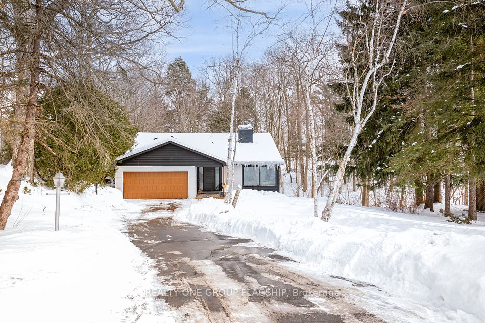 1135 Greenoaks