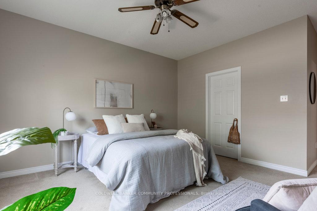 2 Bedrooms Condo at 130 Southbrook, Hamilton For sale
