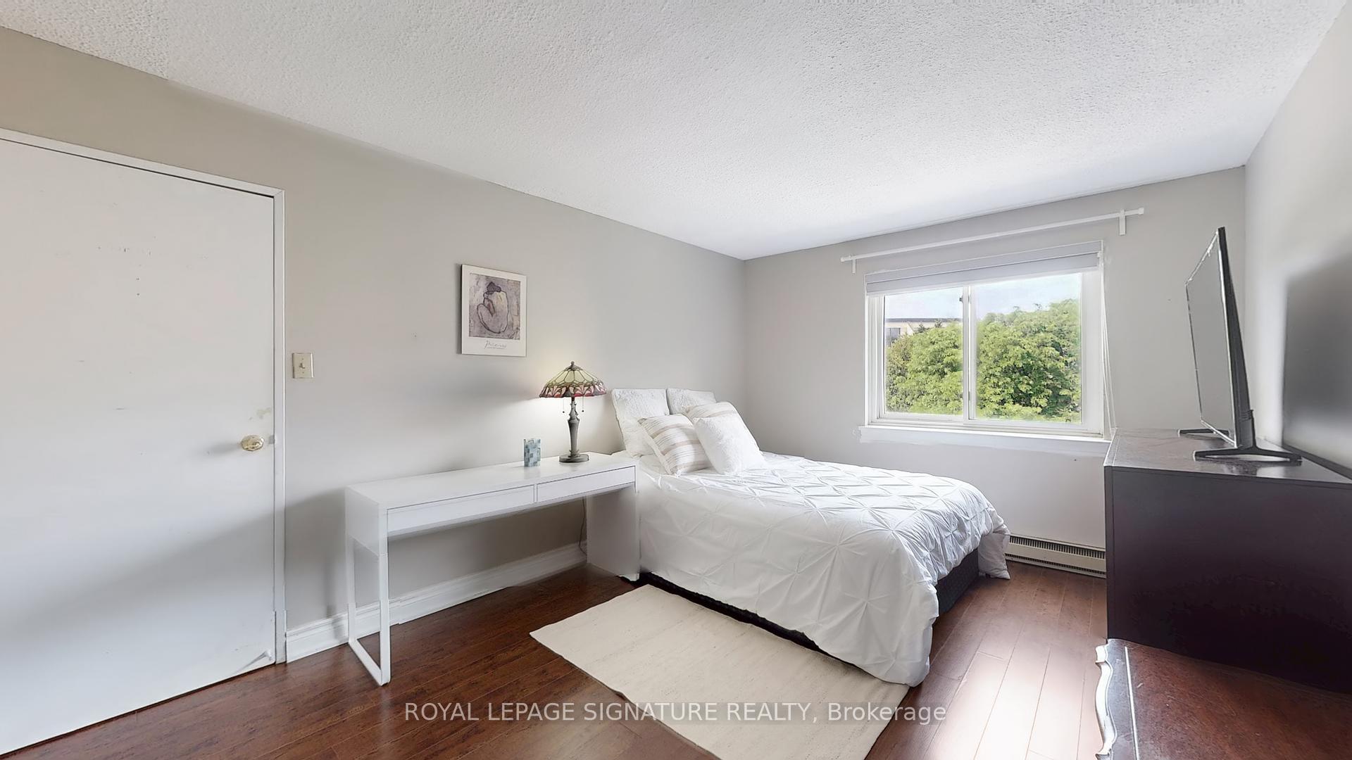 4 Bedrooms Condo at 20 Moonstone, Toronto For sale