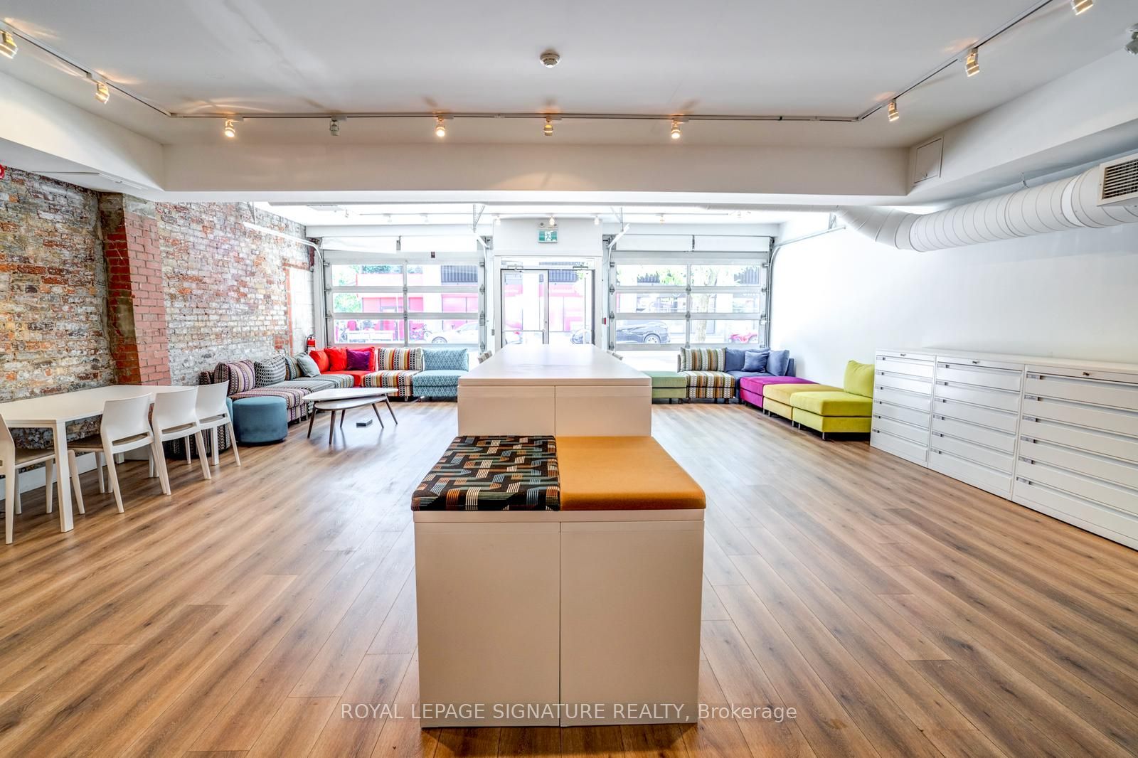 926 King Street W, #Main