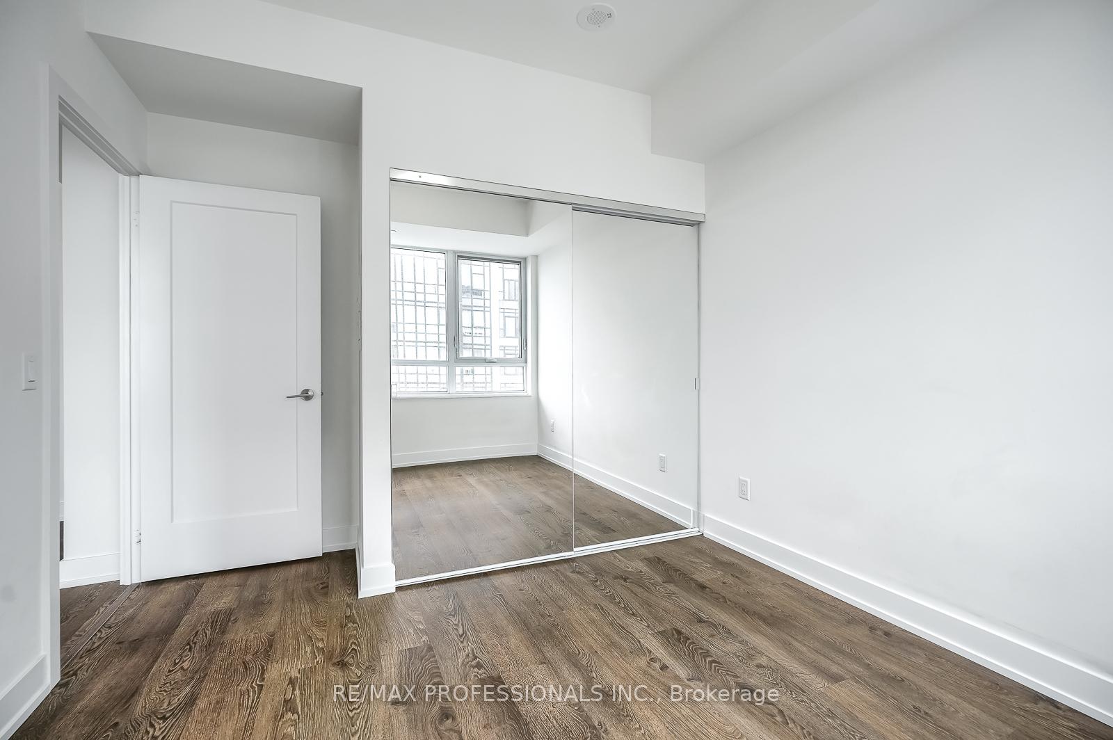 2 Bedrooms Condo at 5 Mabelle, Toronto For sale