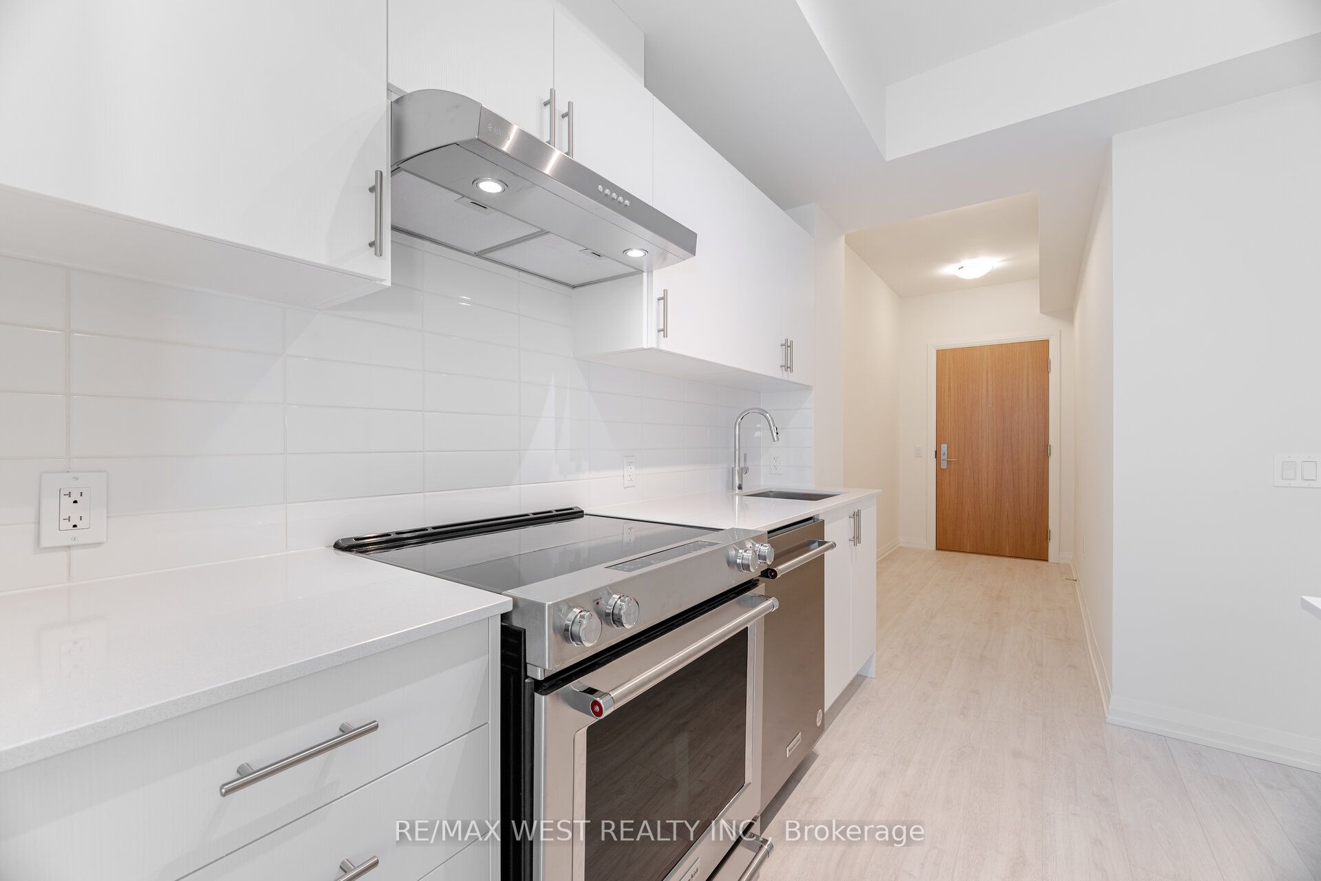 8960 Jane Street, #2201