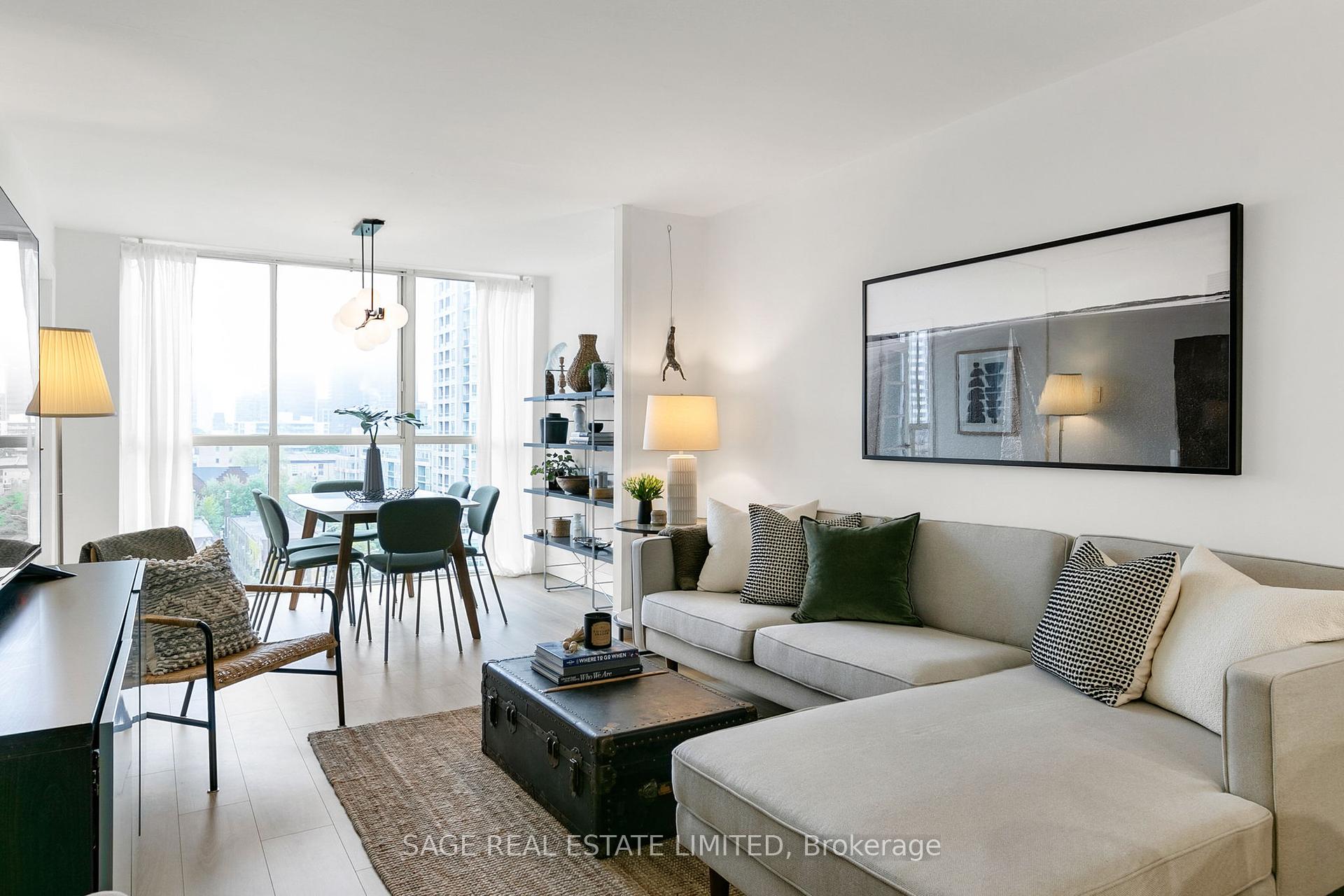 2 Bedrooms Condo at 15 Maitland, Toronto For sale