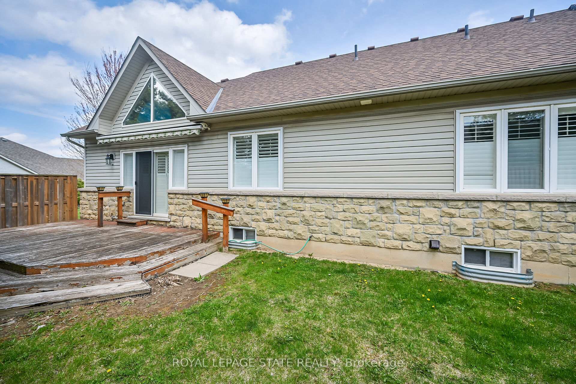 3 Bedrooms Condo at 212 Stonehenge,  Hamilton For sale