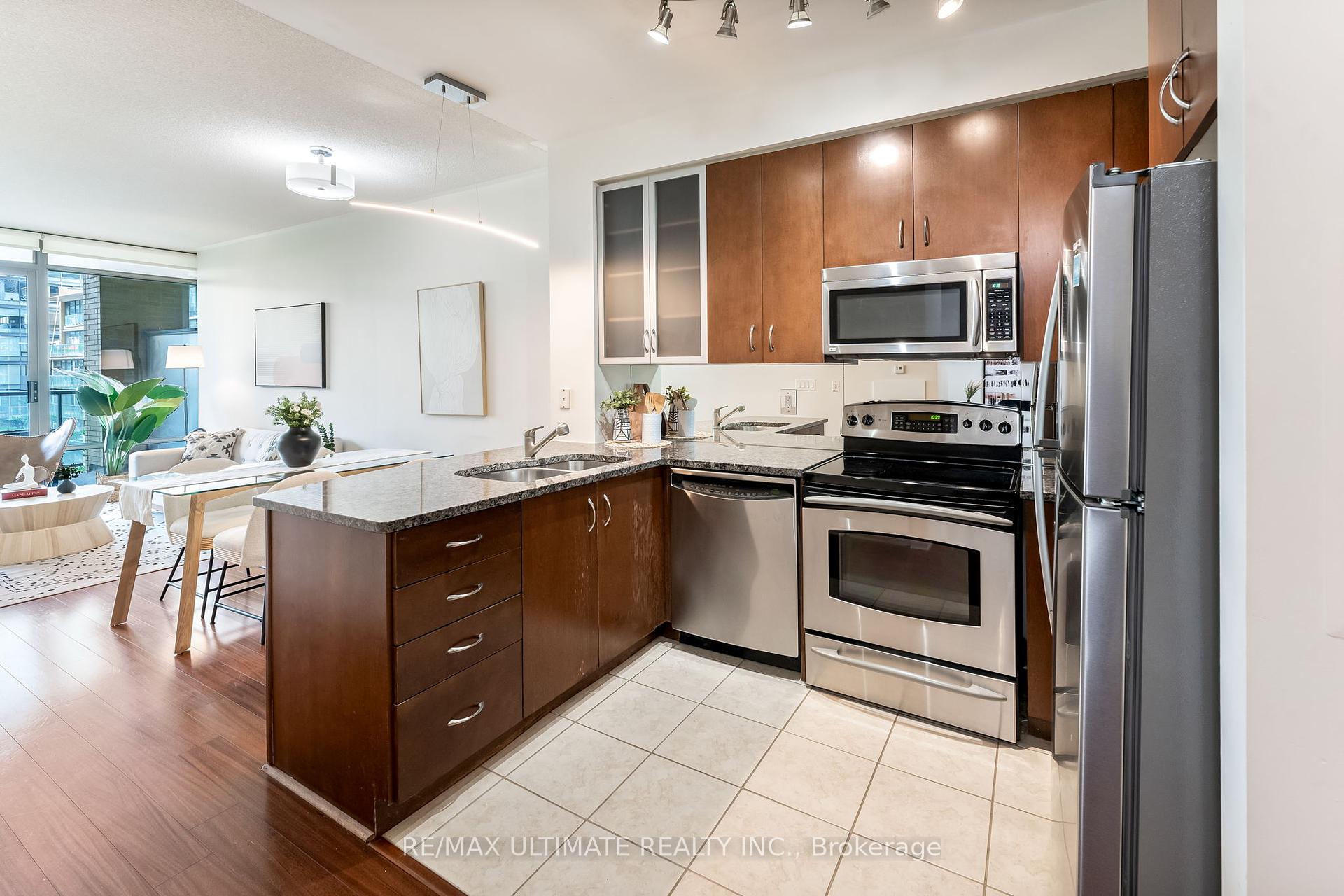 2 Bedrooms Condo at 18 Yorkville, Toronto For sale