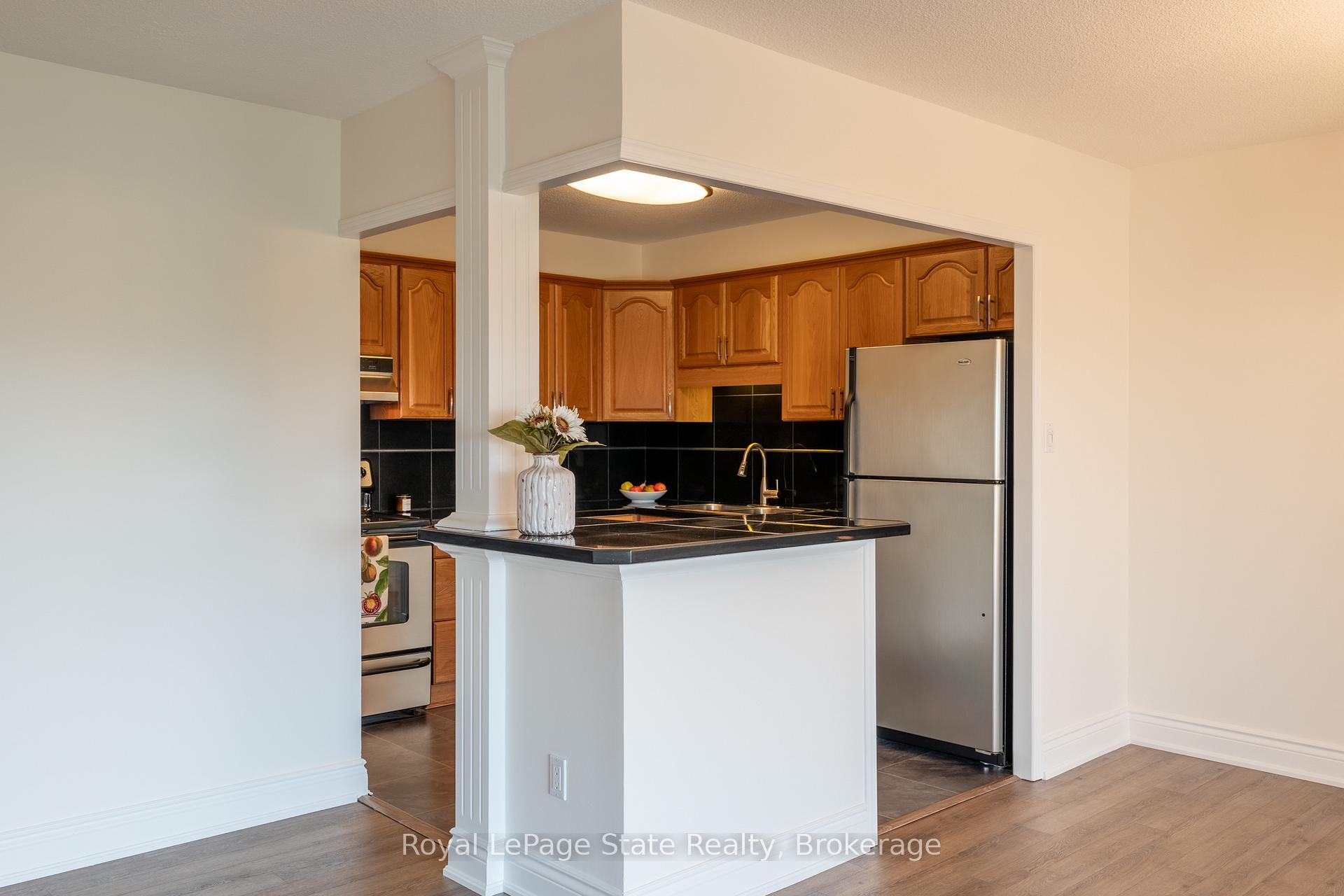 2 Bedrooms Condo at 500 Green,  Hamilton For sale