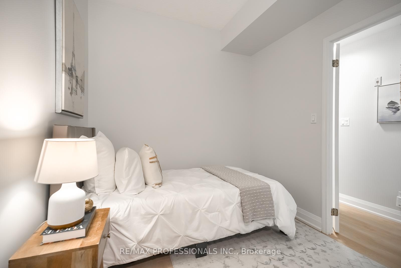 2 Bedrooms Condo at 36 Stadium, Toronto For sale