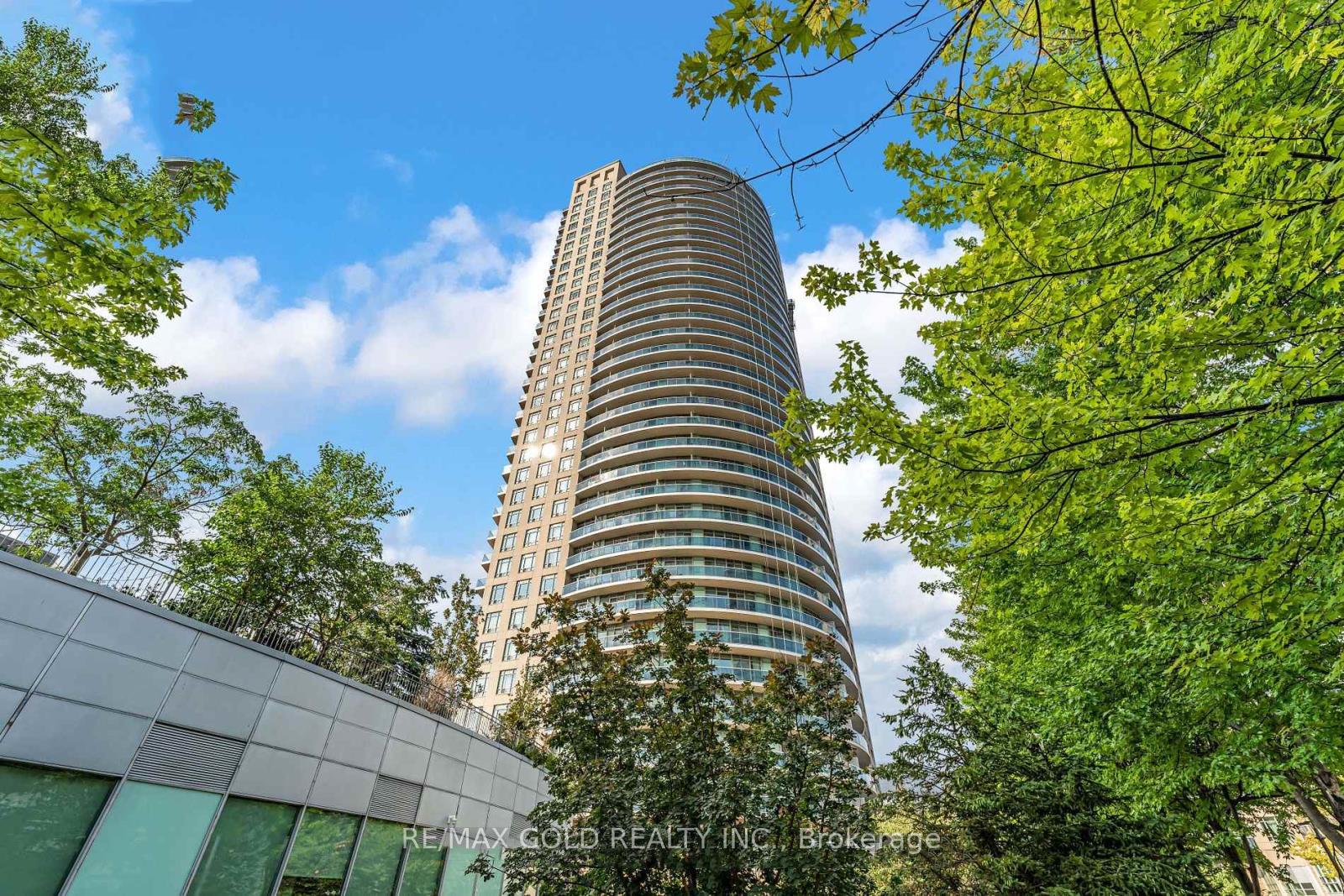 2 Bedrooms Condo at 80 Absolute, Mississauga For sale