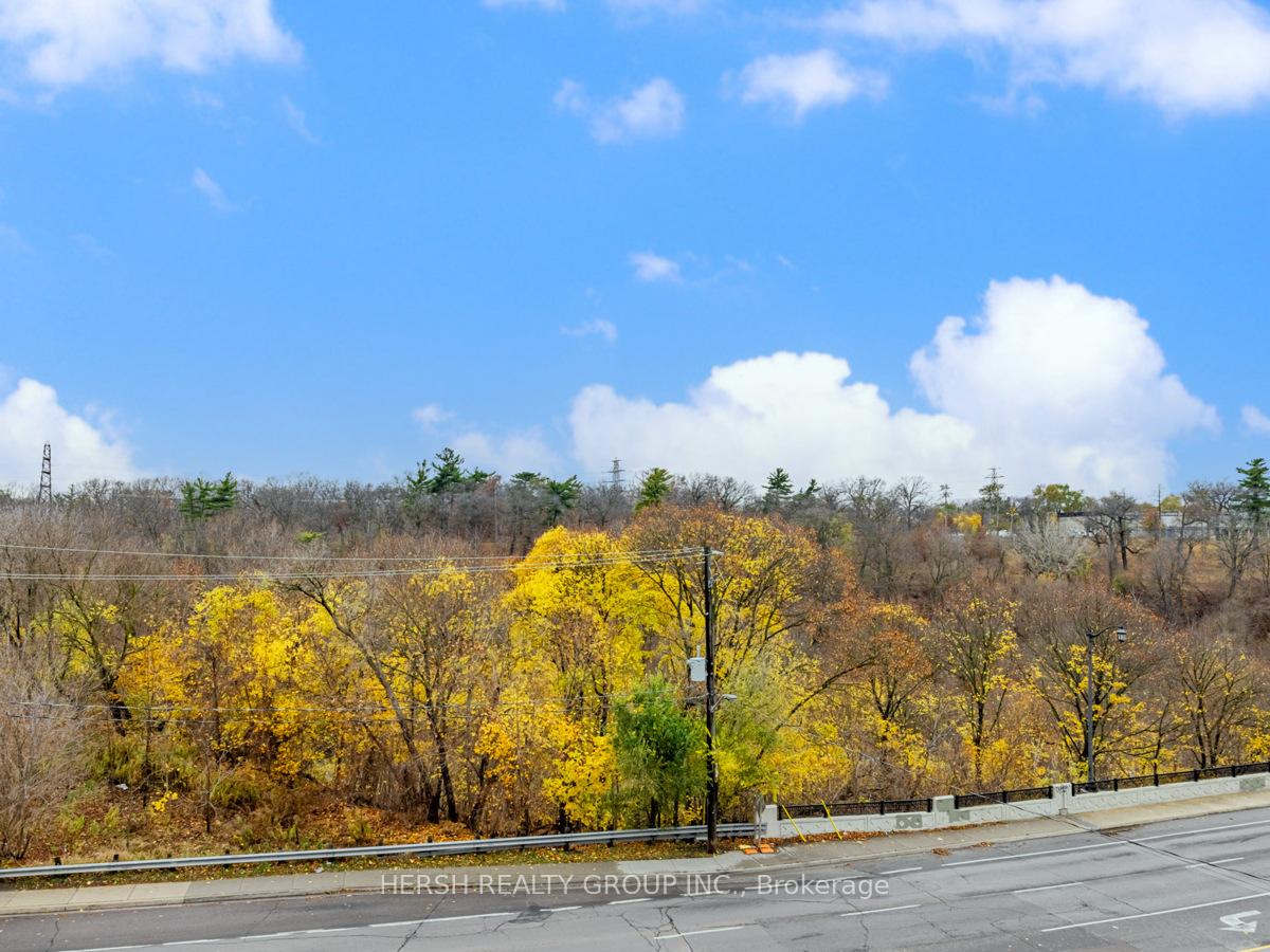 2 Bedrooms Condo at 160 Kingsway,  Toronto For sale