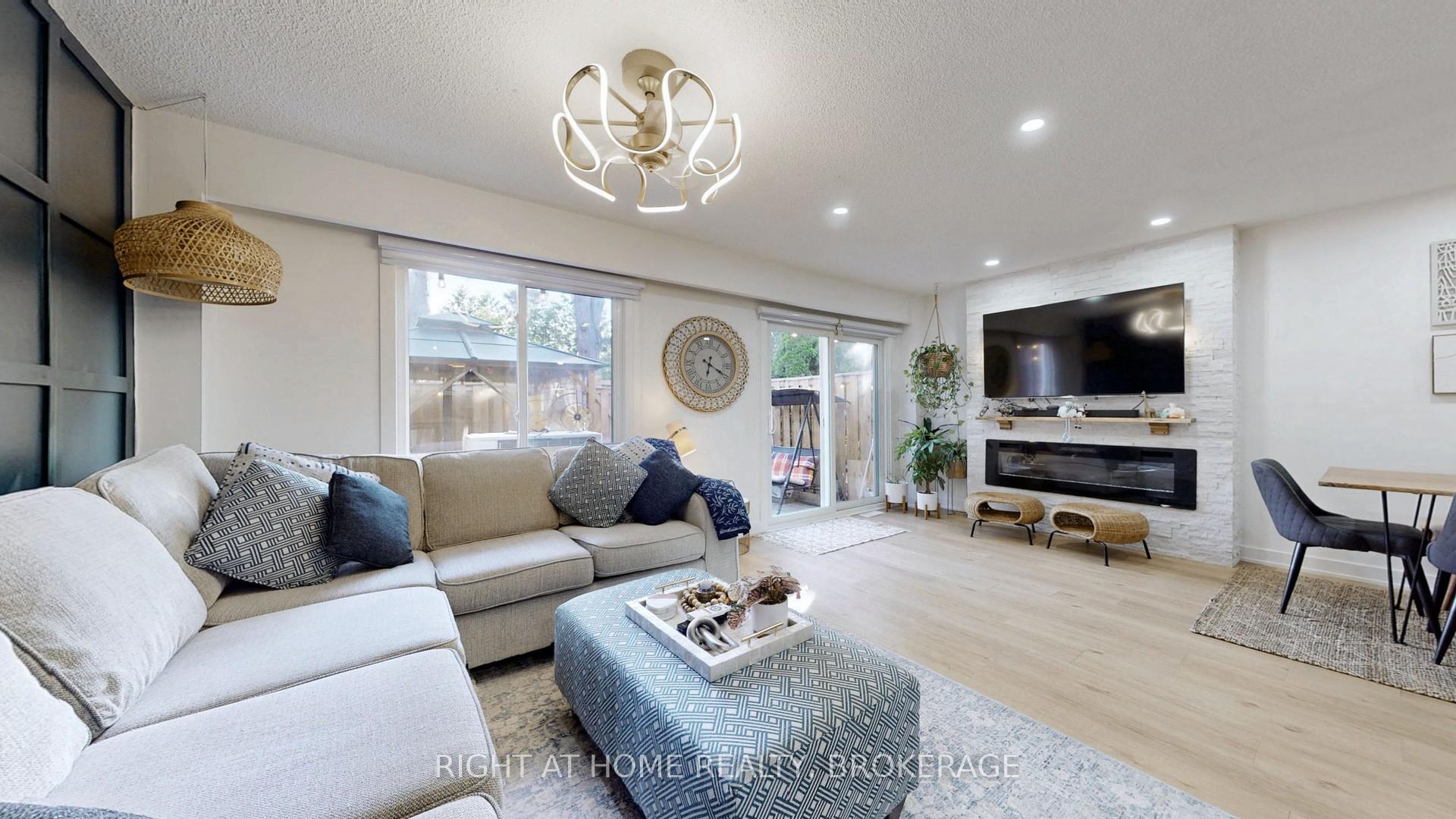 4 Bedrooms Condo at 4193 Longmoor, Burlington For sale