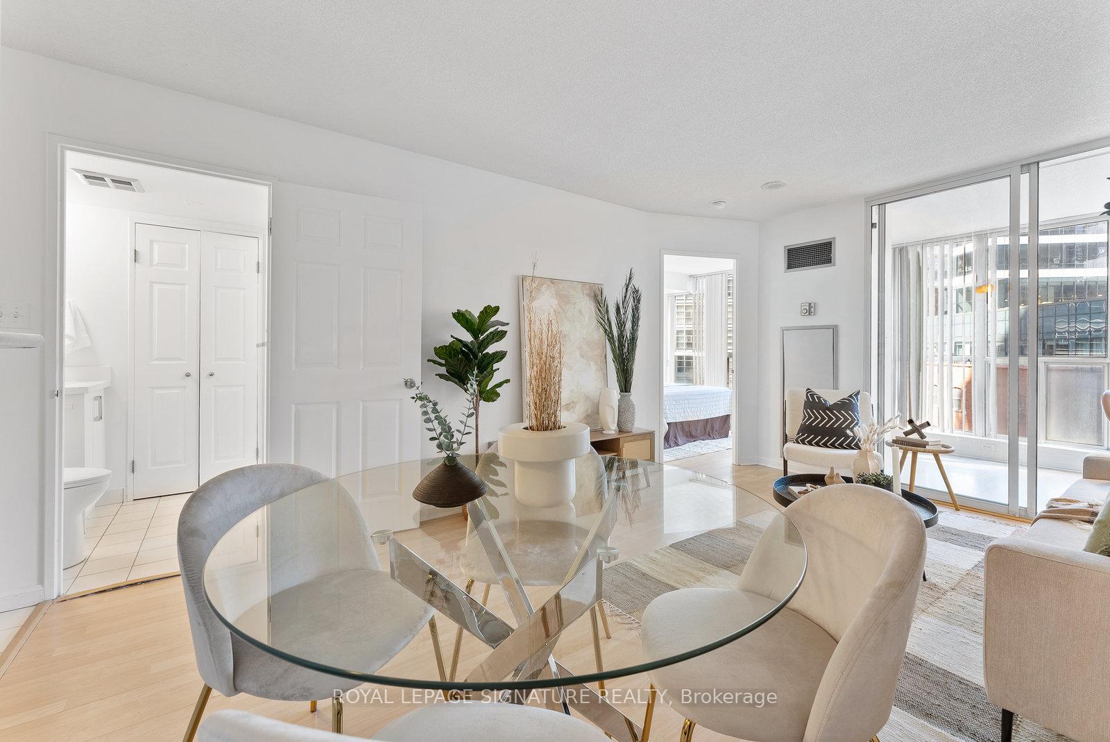 2 Bedrooms Condo at 24 Wellesley, Toronto For sale