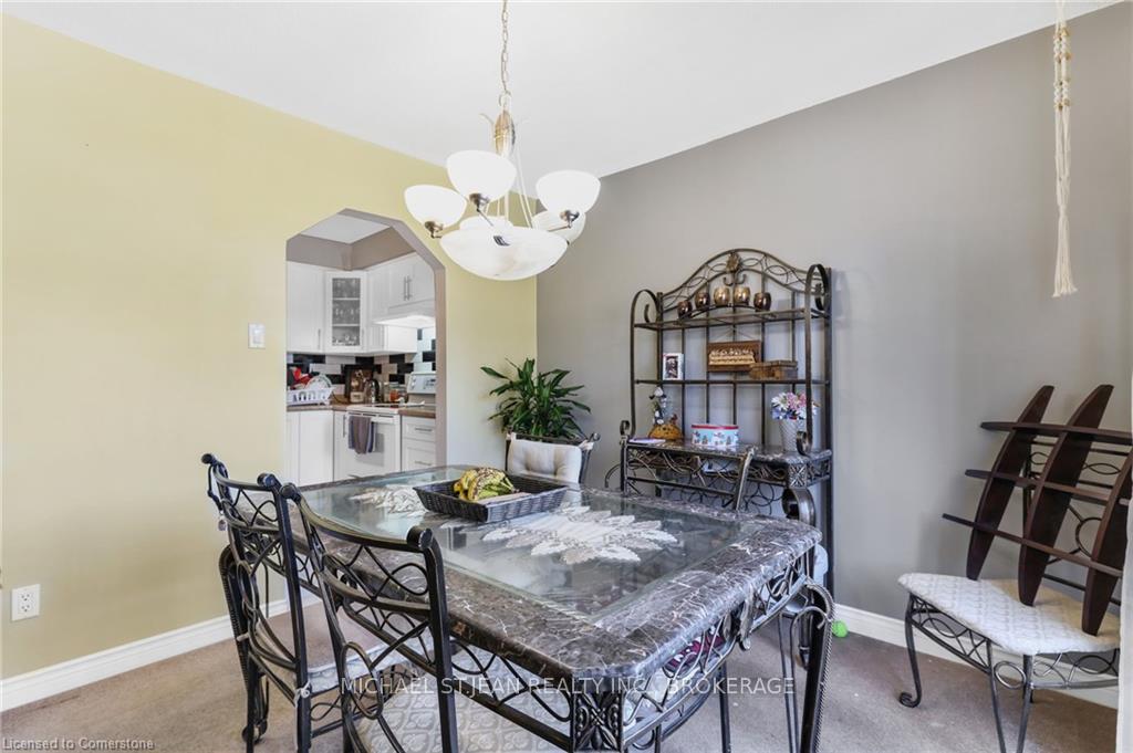 3 Bedrooms Condo at 985 Limeridge,  Hamilton For sale