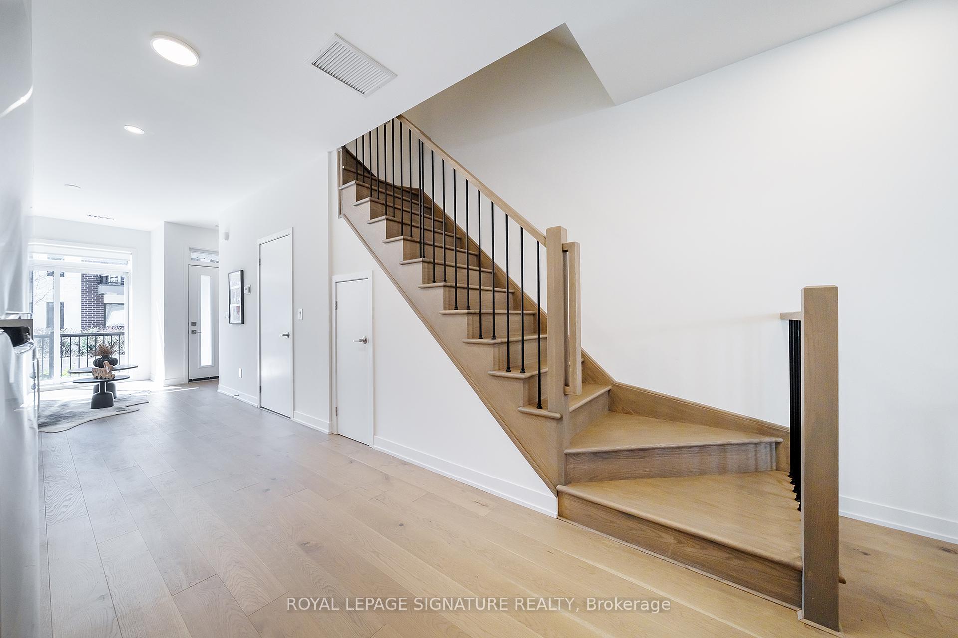3 Bedrooms Condo at 110 Canon Jackson,  Toronto For sale