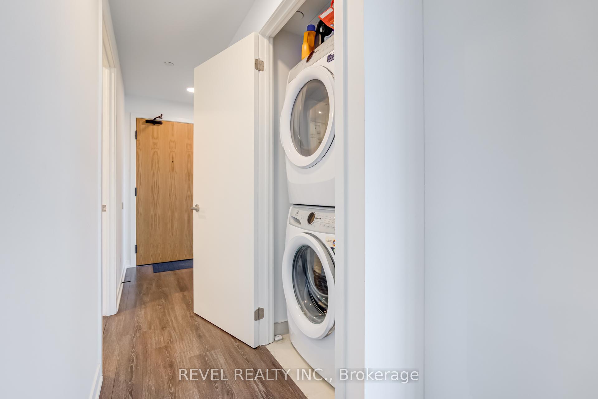 2 Bedrooms Condo at 7950 Bathurst, Vaughan For sale