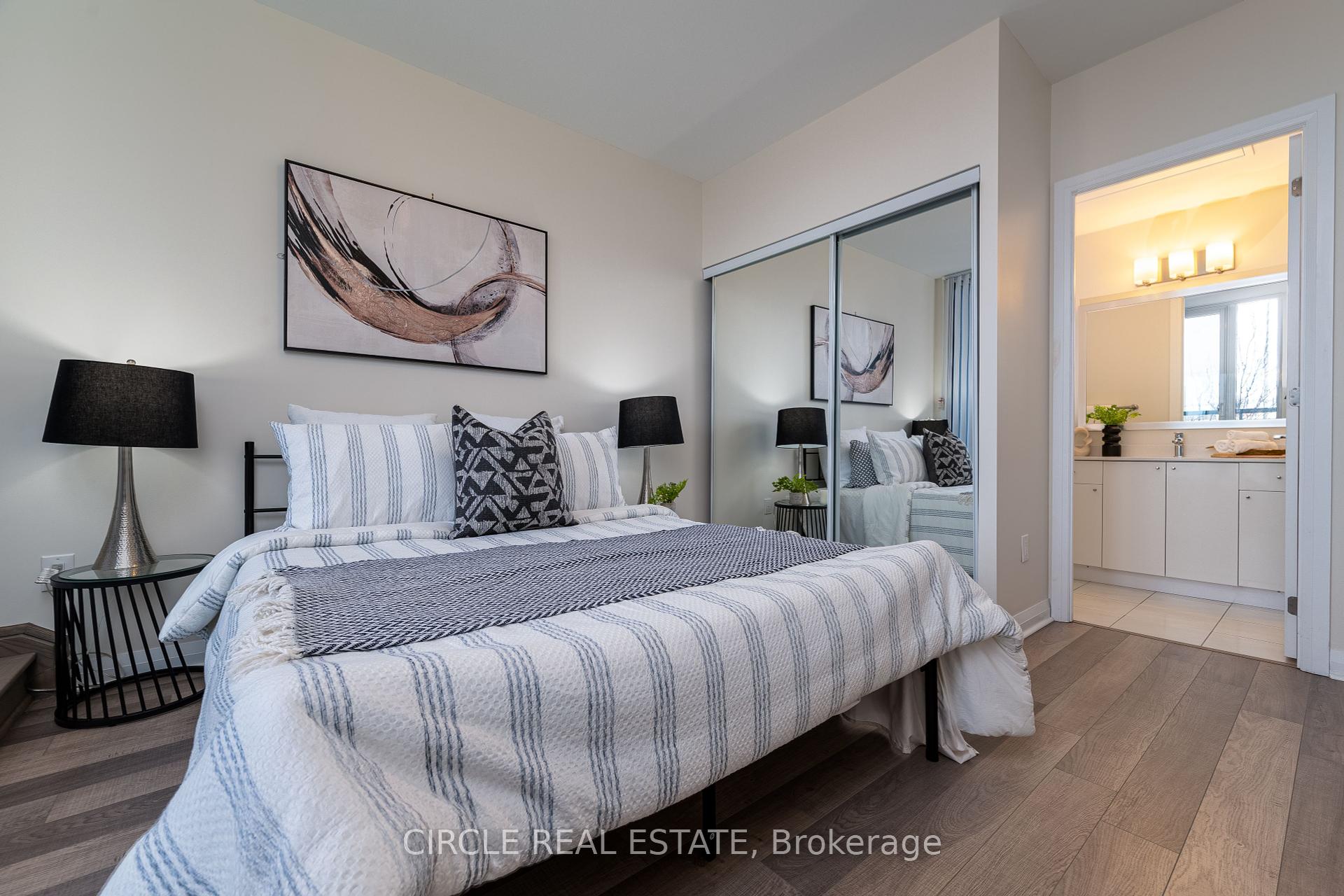 4 Bedrooms Condo at 5033 Four Springs,  Mississauga For sale