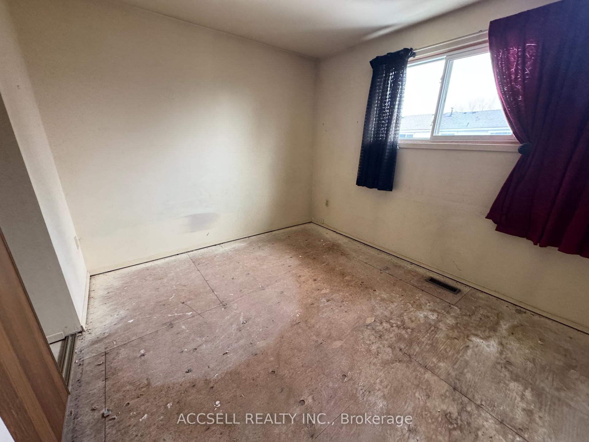 3 Bedrooms Condo at 5475 lakeshore, Burlington For sale