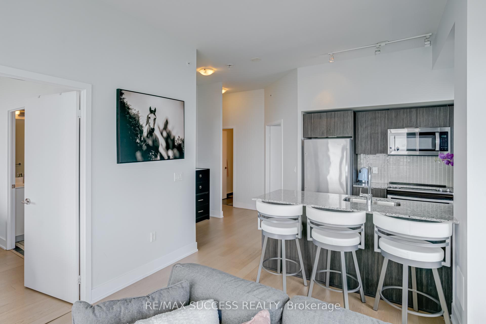 3 Bedrooms Condo at 20 Shore breeze, Toronto For sale