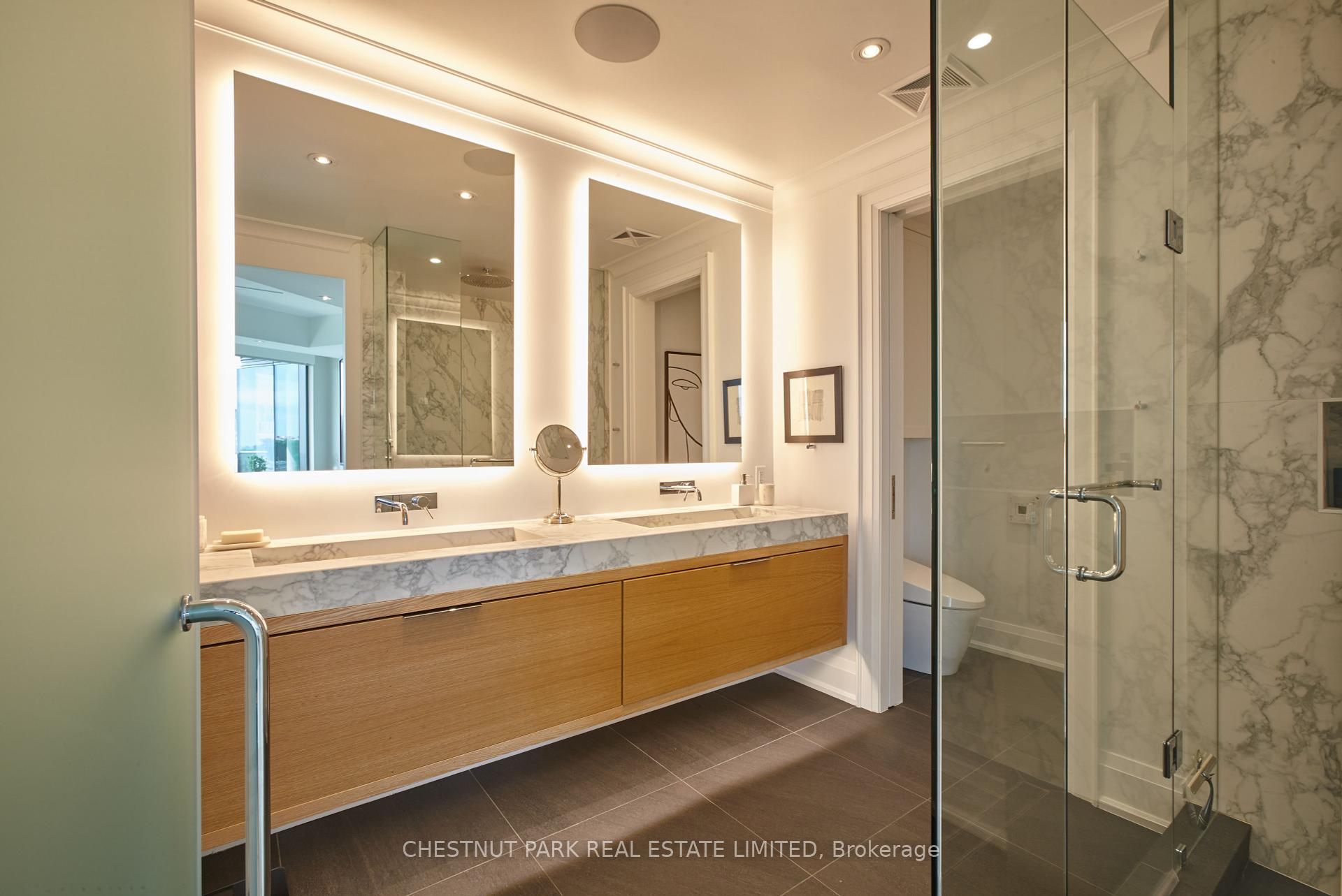 2 Bedrooms Condo at 77 Charles, Toronto For sale