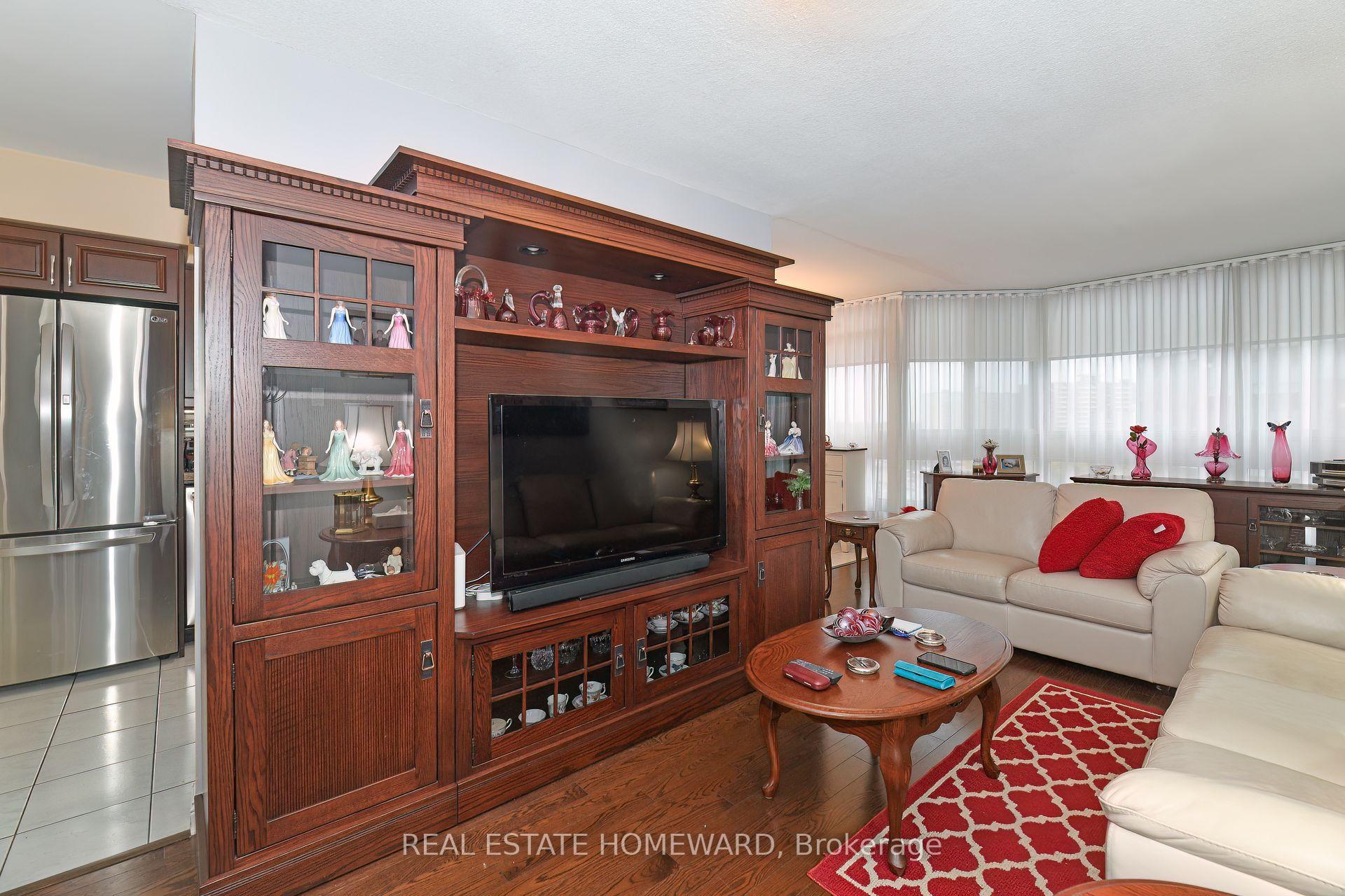3 Bedrooms Condo at 3233 eglinton, Toronto For sale