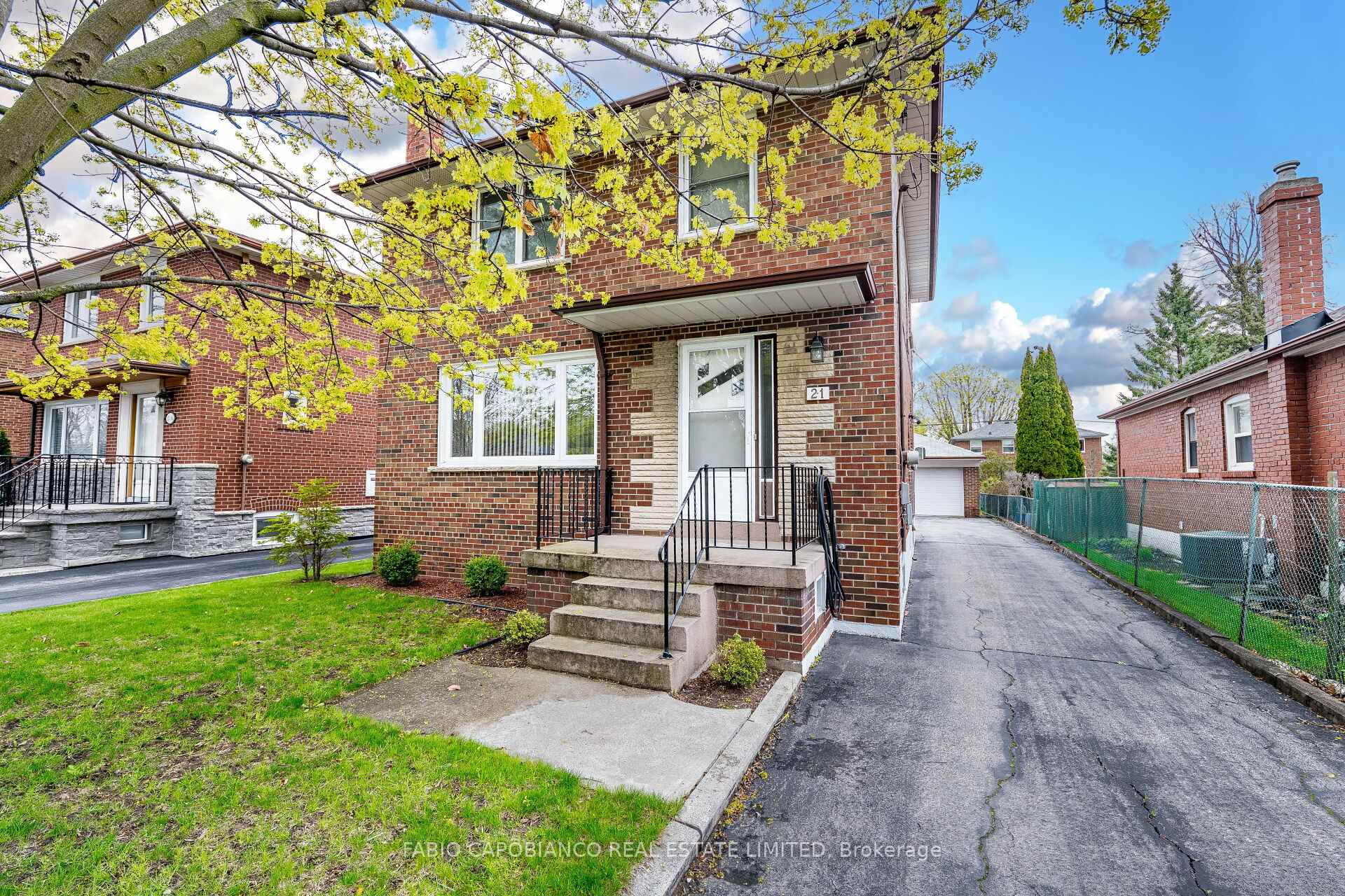 21 Treeview Drive, Toronto, ON M8W 4B8