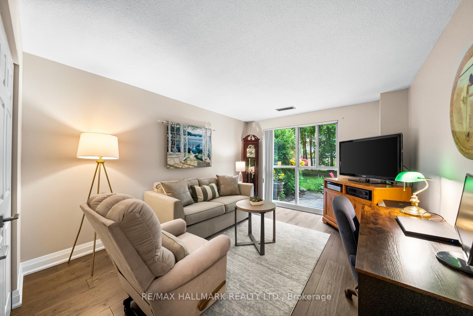 2 Bedrooms Condo at 2210 Lakeshore, Burlington For sale
