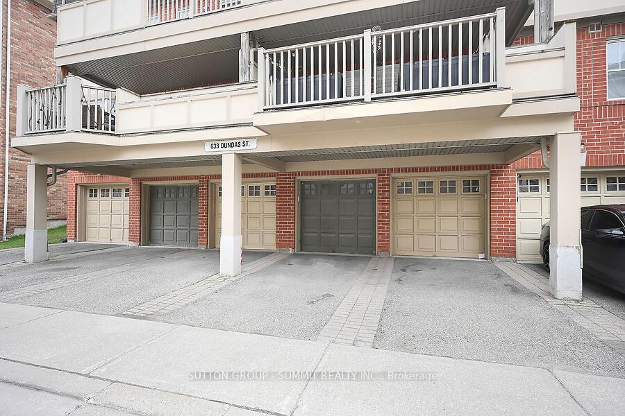 3 Bedrooms Condo at 633 DUNDAS,  Mississauga For sale