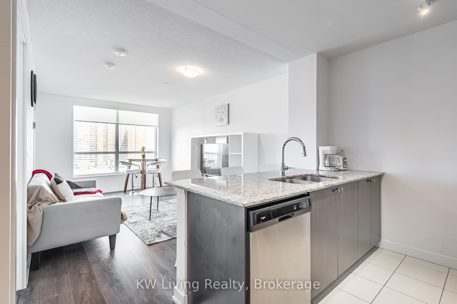 2 Bedrooms Condo at 8 Trent, Toronto For sale