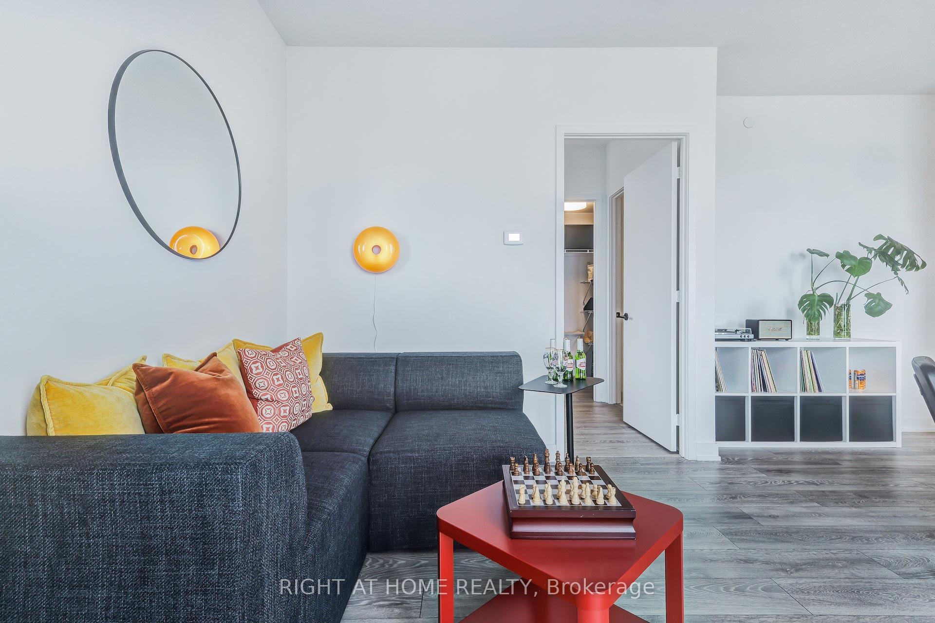 3 Bedrooms Condo at 108 Peter, Toronto For sale