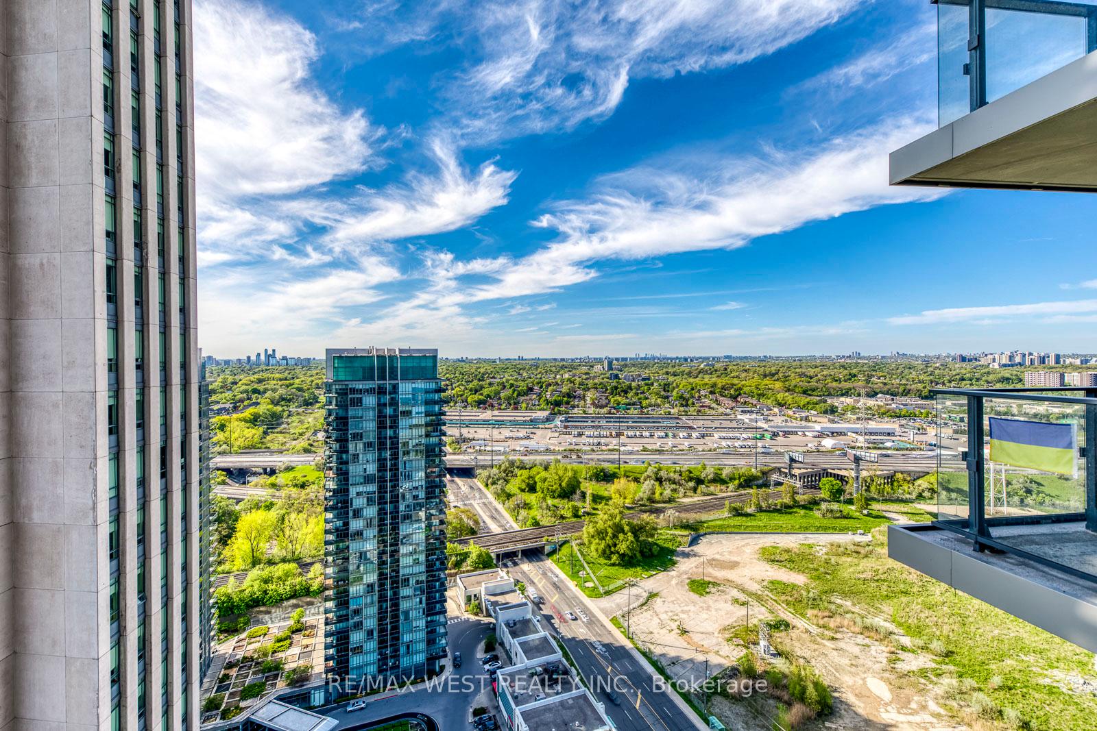 1 Bedroom Condo at 10 Park Lawn, Toronto For sale