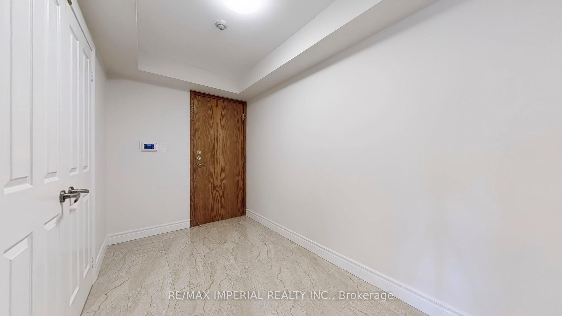 3 Bedrooms Condo at 18 Hollywood, Toronto For sale