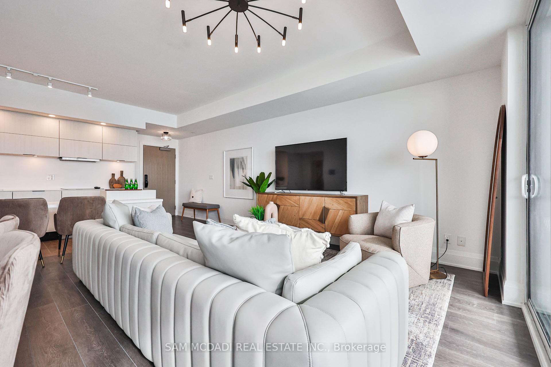 3 Bedrooms Condo at 370 Martha, Burlington For sale