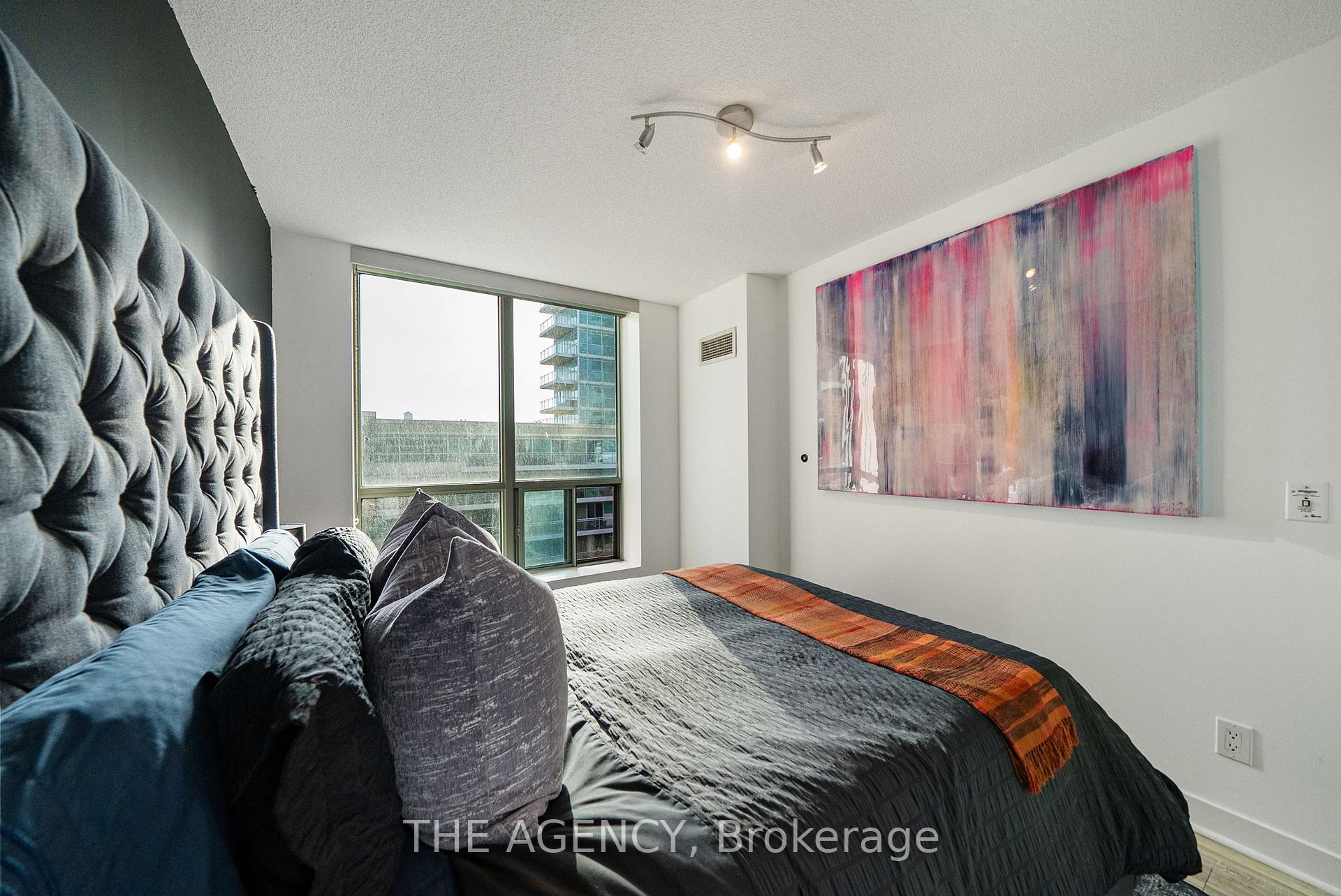 2 Bedrooms Condo at 50 Lynn Williams, Toronto For sale