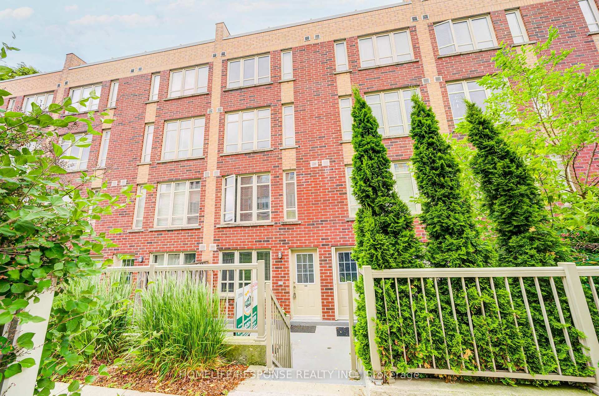 3 Bedrooms Condo at 35 Elsie, Toronto For sale