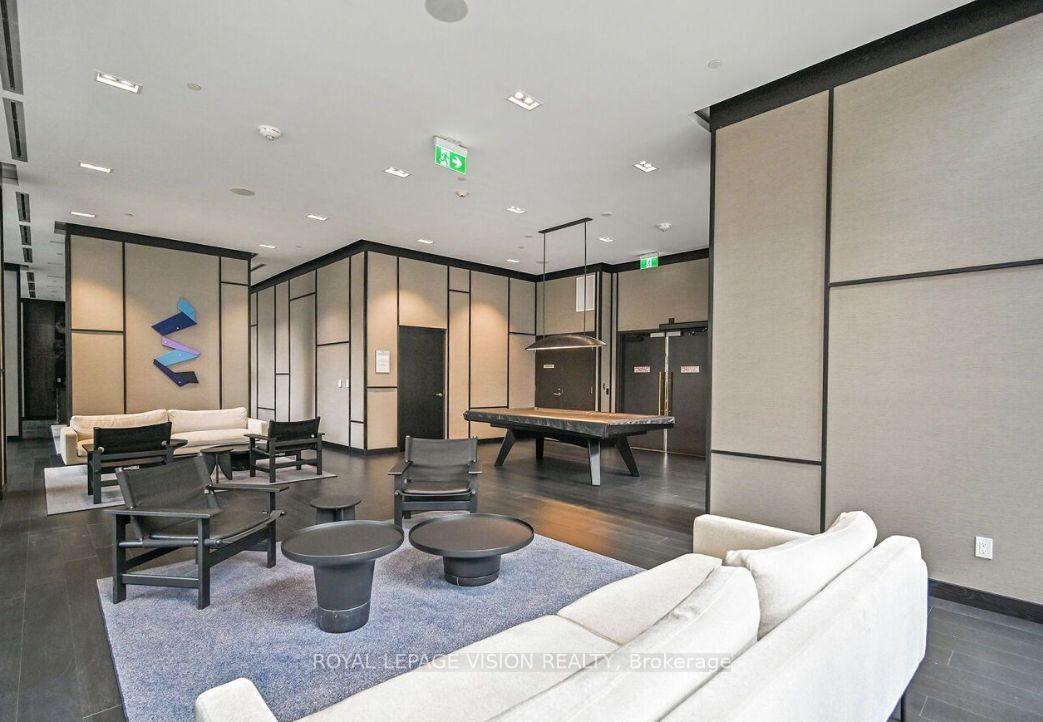 2 Bedrooms Condo at 501 Yonge, Toronto For sale