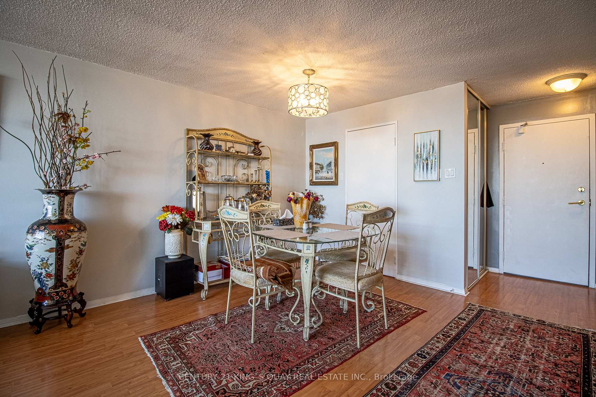 2 Bedrooms Condo at 4185 Shipp, Mississauga For sale