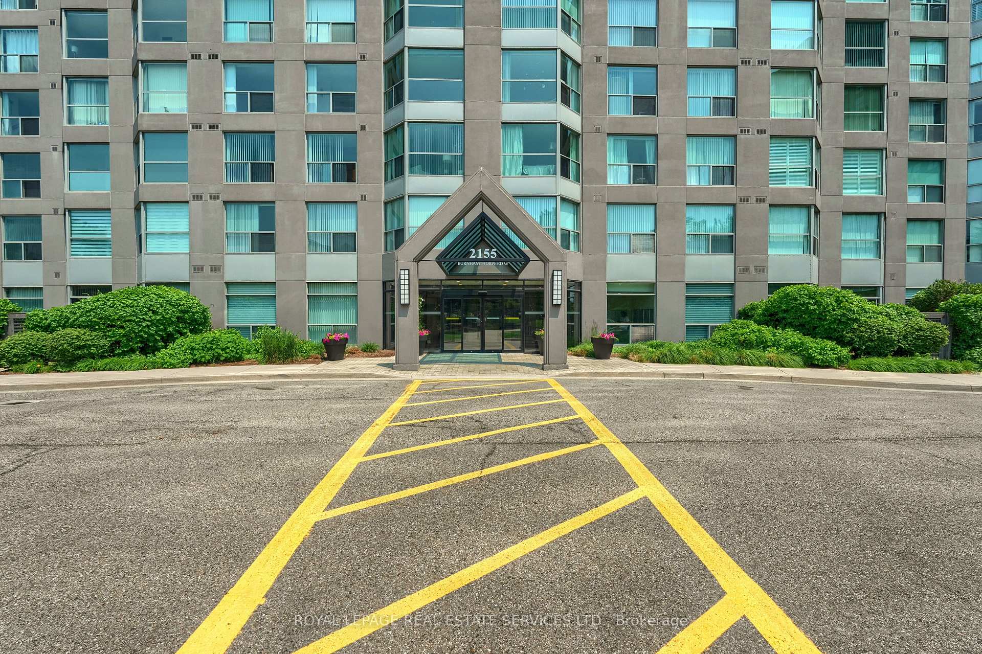 1 Bedroom Condo at 2155 Burnhamthorpe, Mississauga For sale