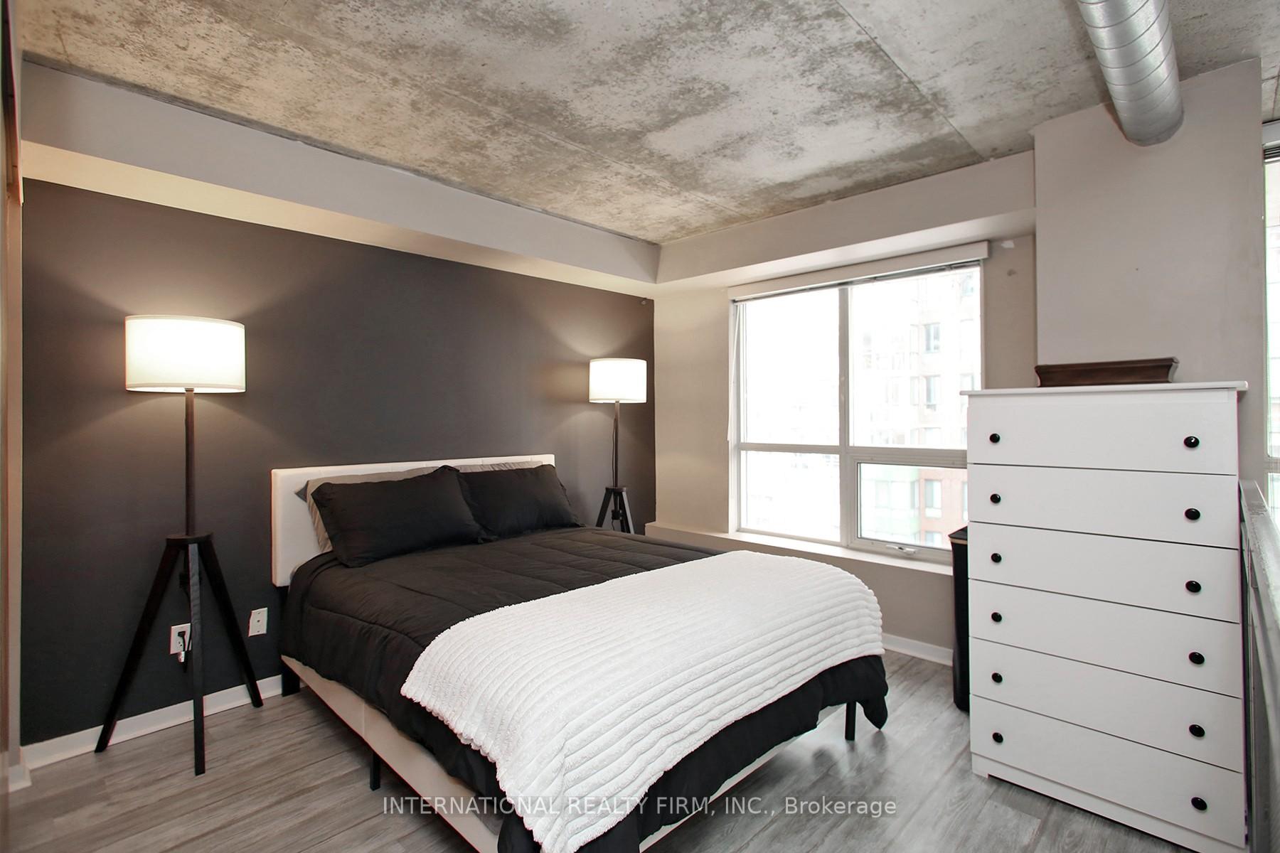 2 Bedrooms Condo at 800 King, Toronto For sale