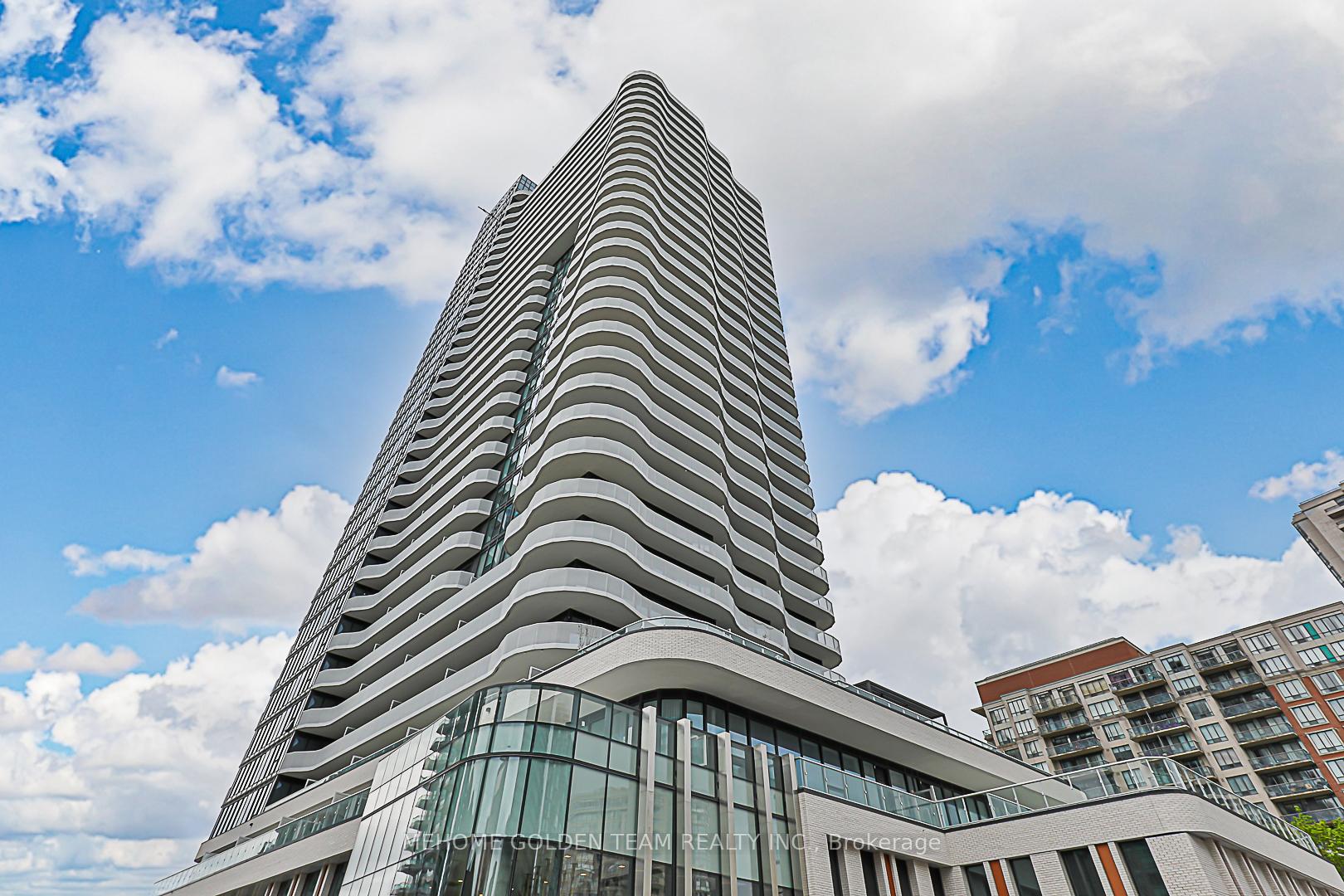 3 Bedrooms Condo at 15 Holmes, Toronto For sale