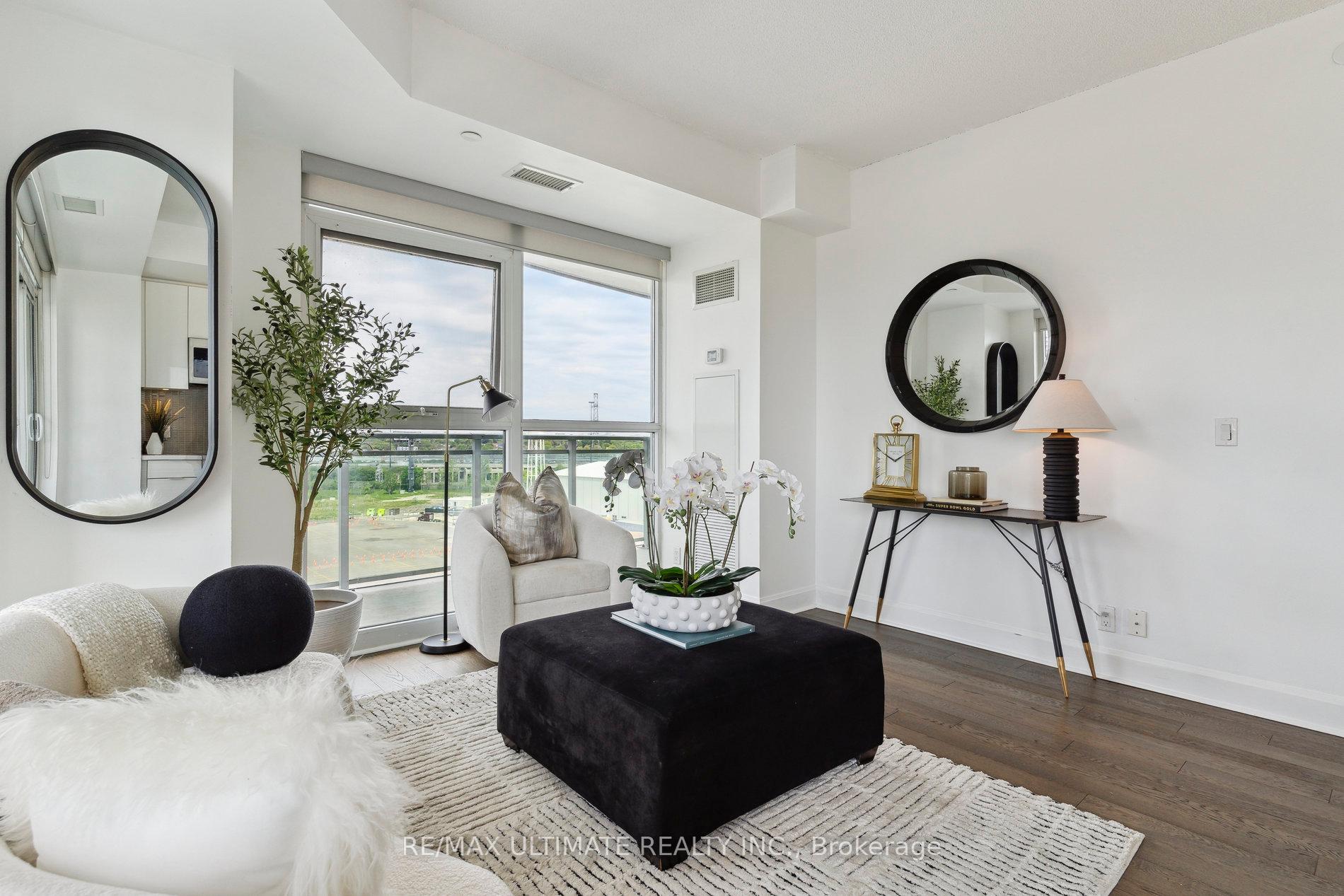 2 Bedrooms Condo at 33 Shore Breeze, Toronto For sale