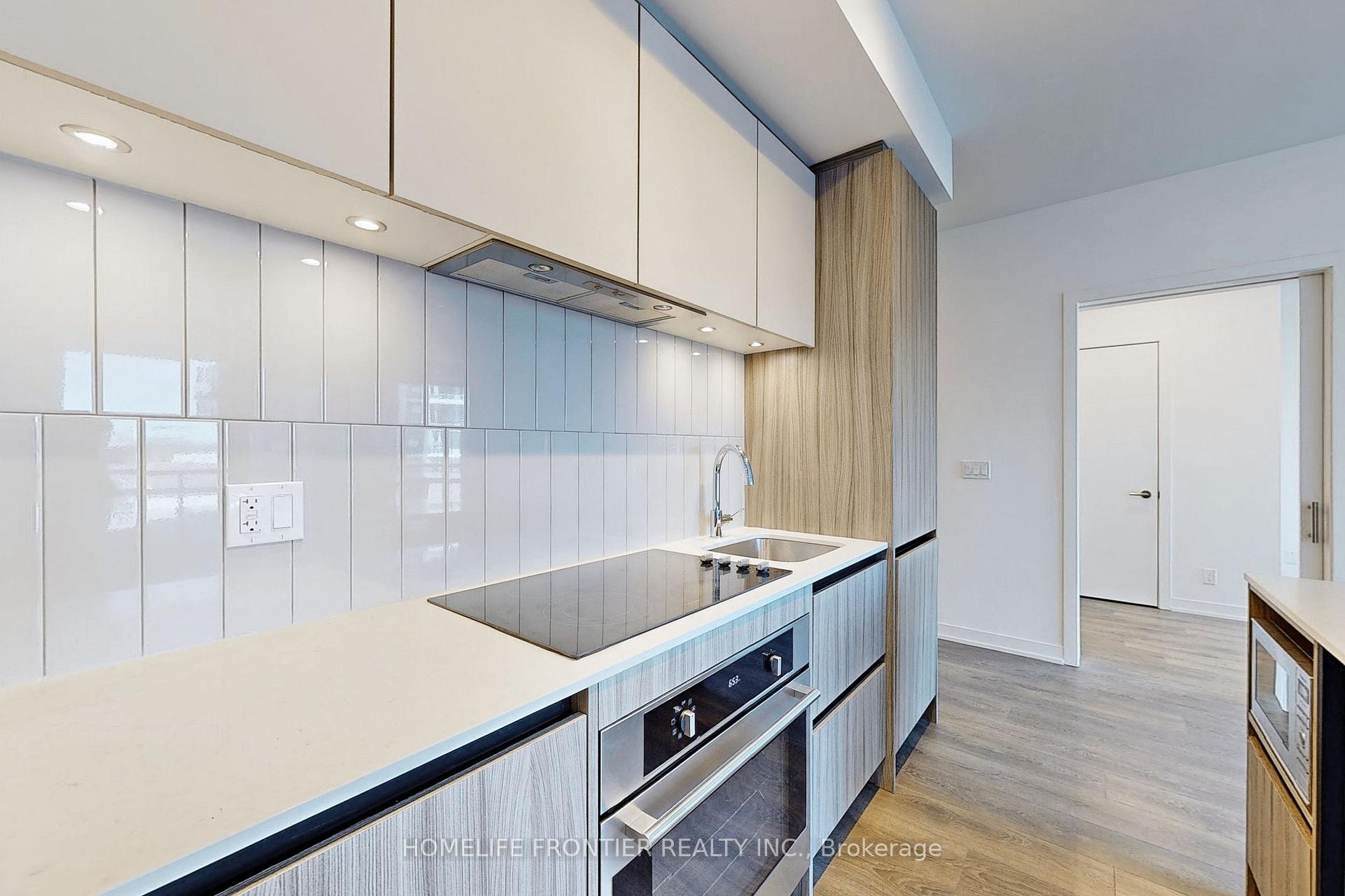 3 Bedrooms Condo at 7950 Bathurst, Vaughan For sale