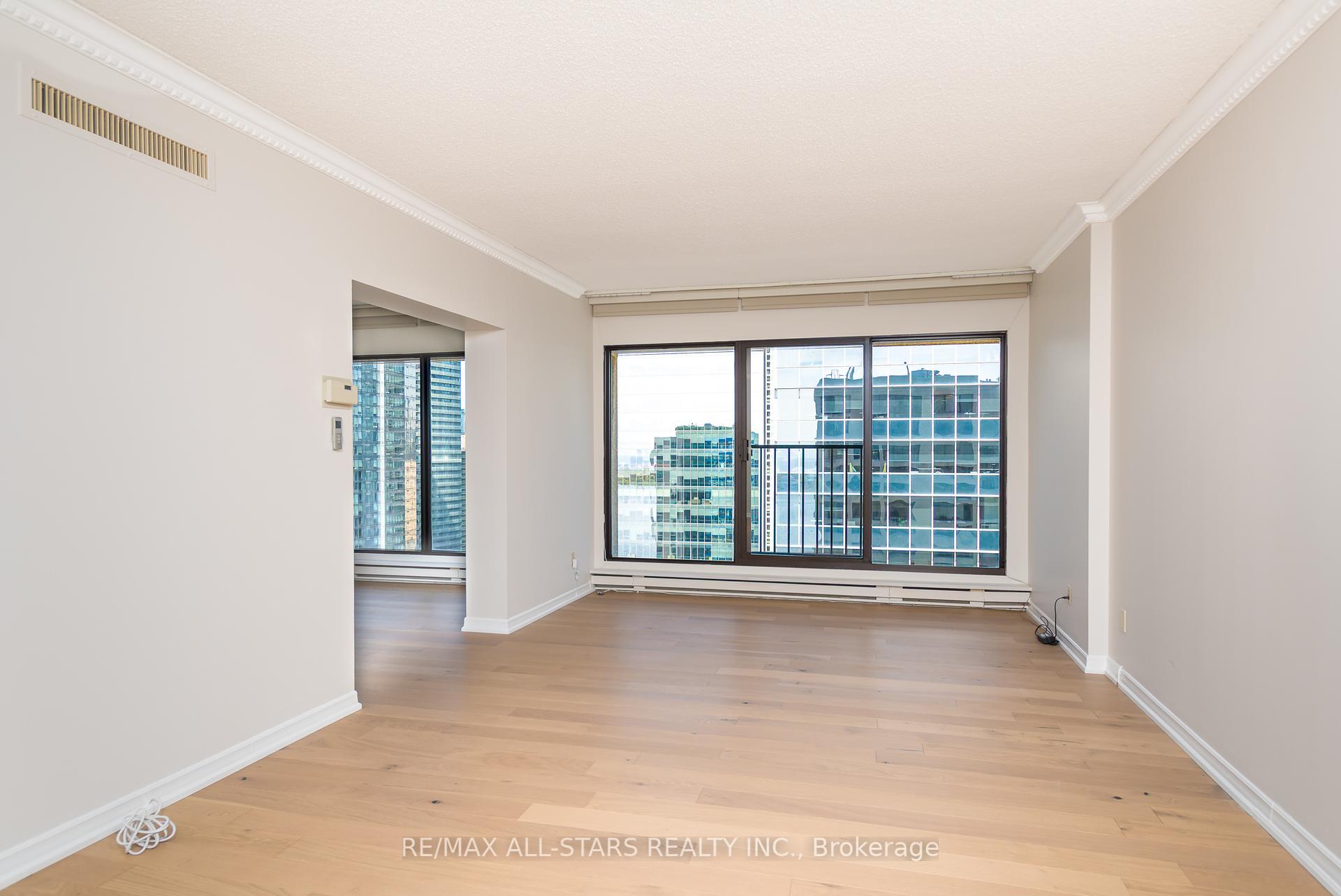 1 Bedroom Condo at 55 Harbour, Toronto For sale
