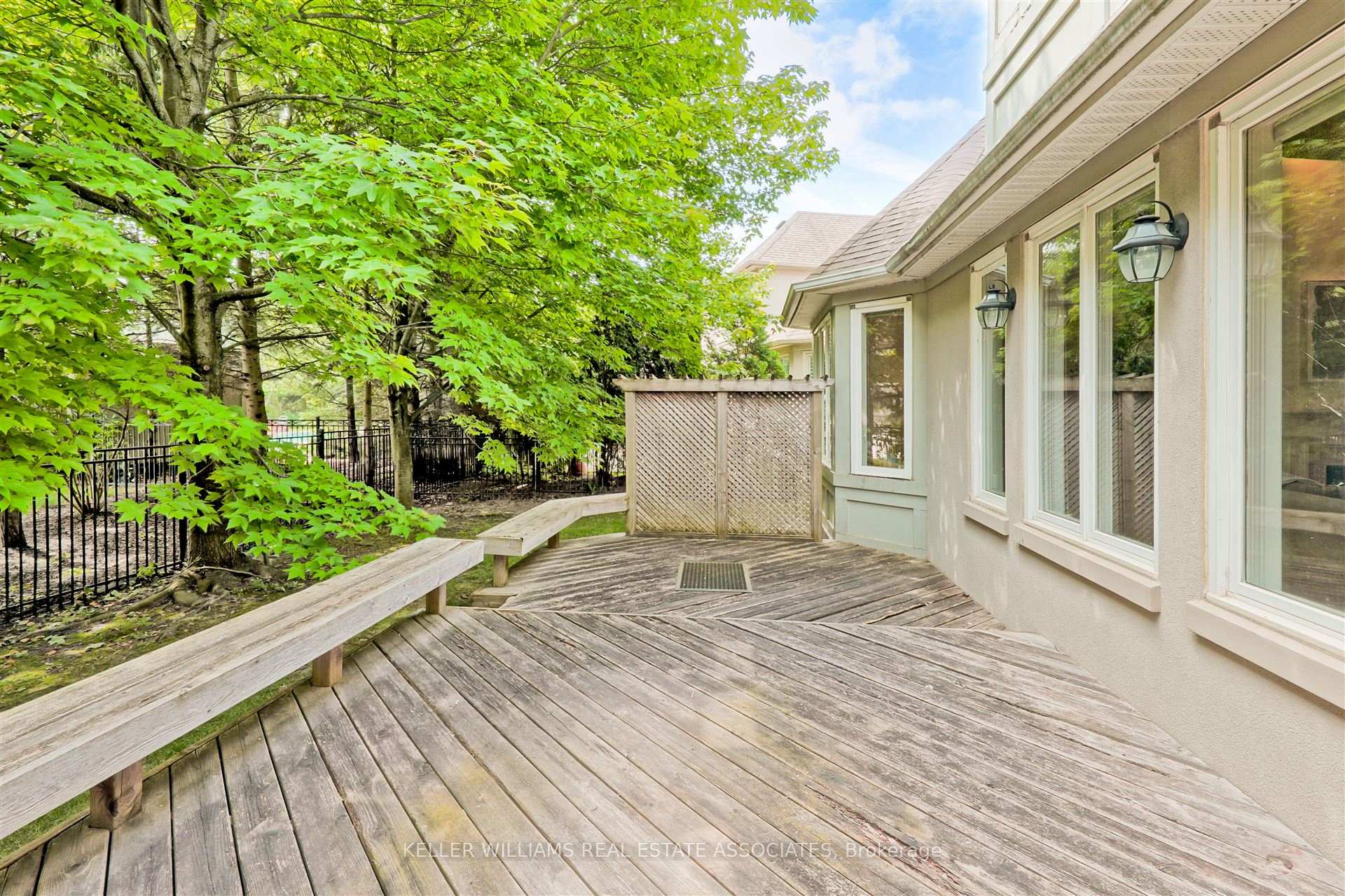 2 Bedrooms Condo at 726 Hidden Grove, Mississauga For sale