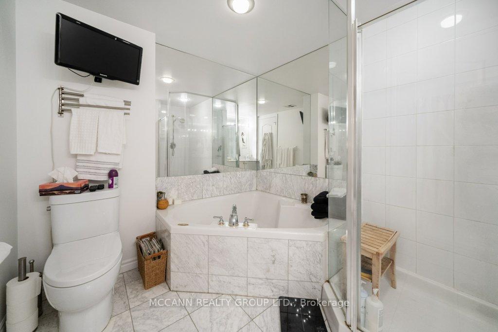 2 Bedrooms Condo at 18 William Carson, Toronto For sale
