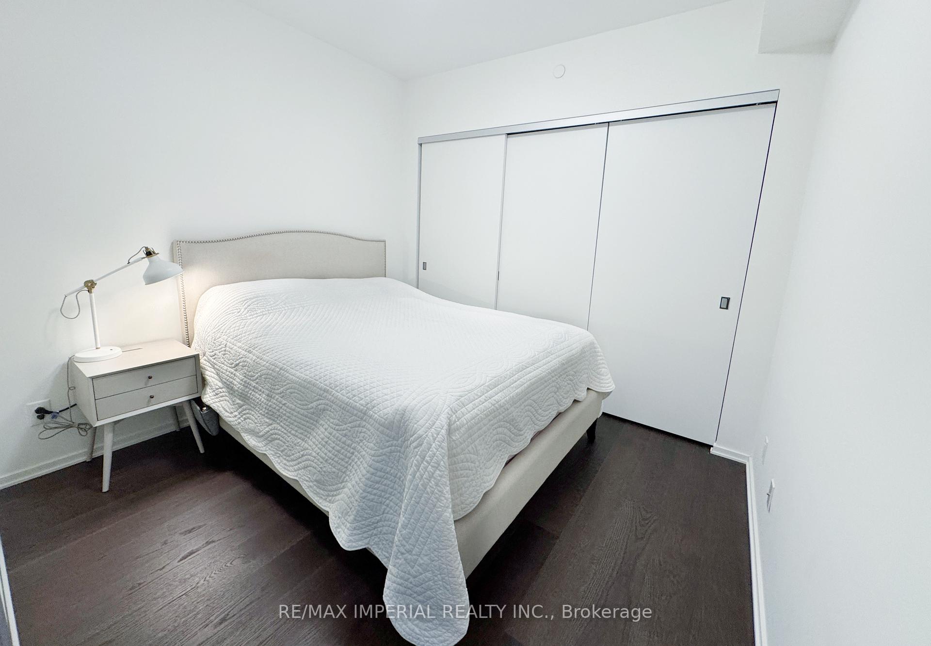 2 Bedrooms Condo at 1 Bloor, Toronto For sale