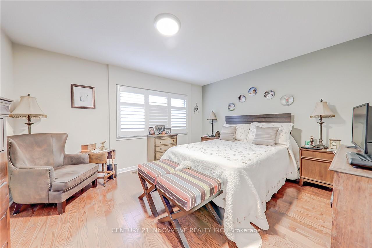 4 Bedrooms Condo at 100 Burrows Hall,  Toronto For sale