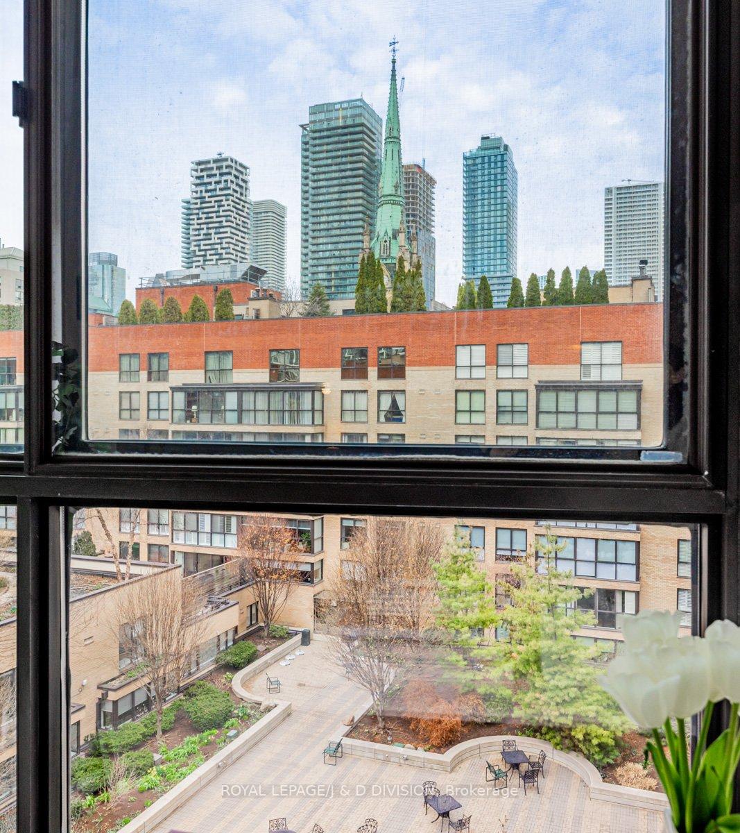 2 Bedrooms Condo at 80 Front,  Toronto For sale