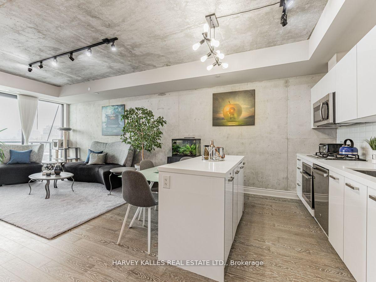 608 Richmond Street W 816