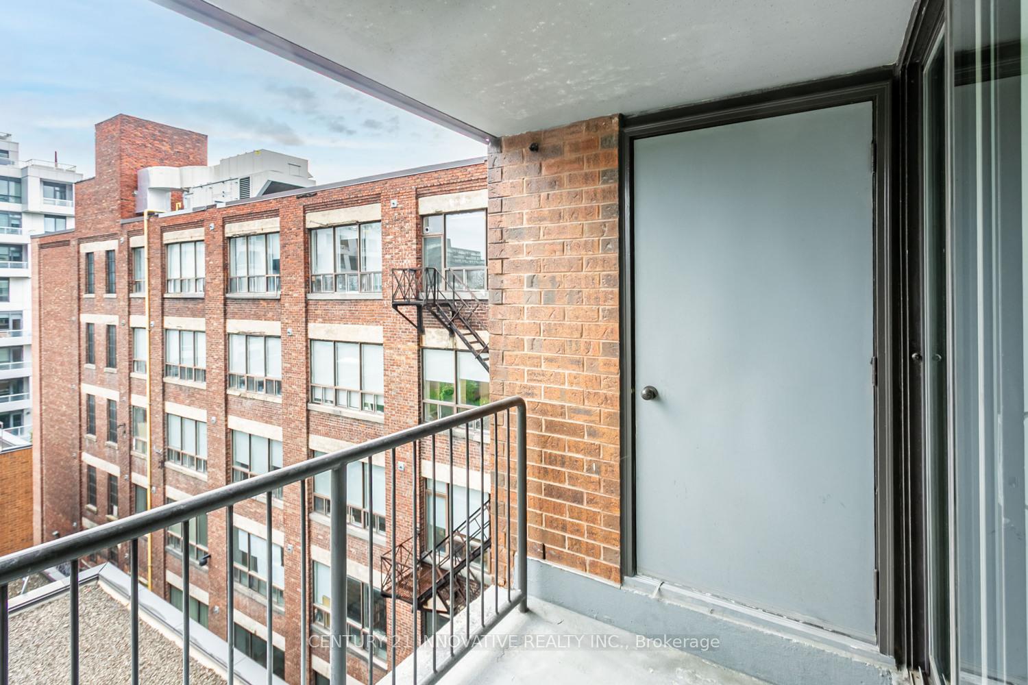 3 Bedrooms Condo at 188 Spadina, Toronto For sale