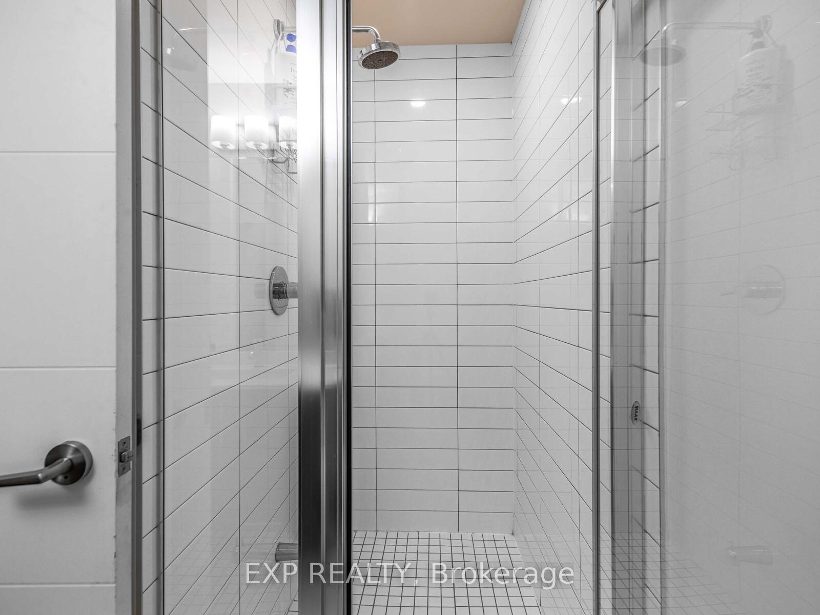 2 Bedrooms Condo at 460 Adelaide, Toronto For sale
