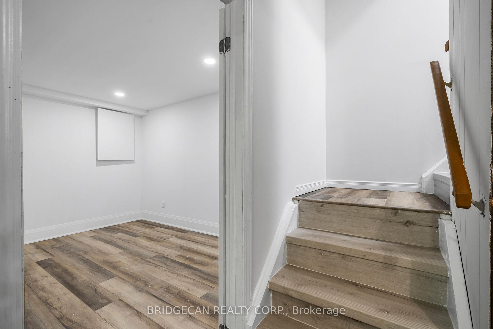 3 Bedrooms Condo at 151 Gateshead,  Hamilton For sale